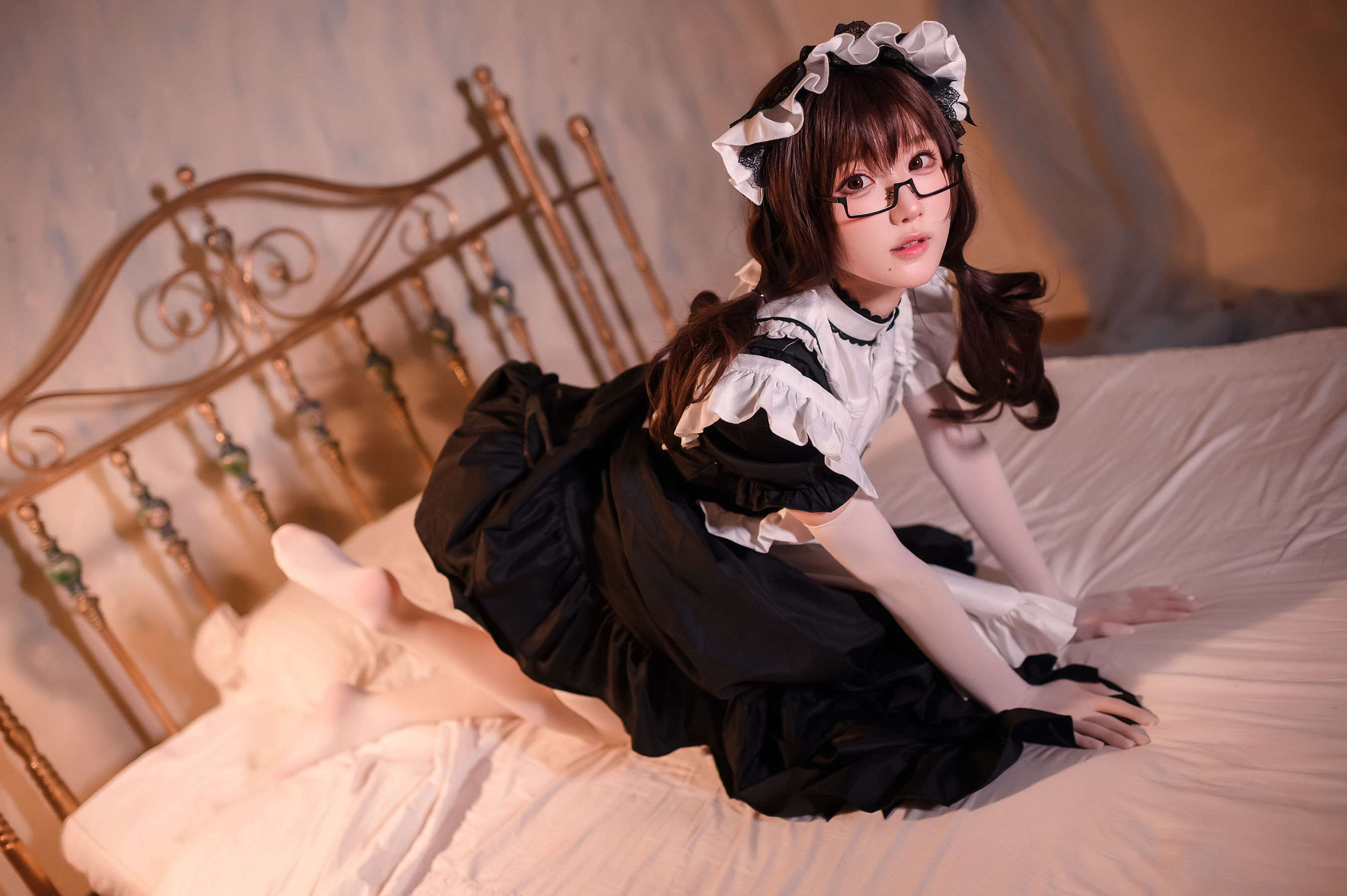 [福利COS] 动漫博主阿包也是兔娘 - 传统长裙女仆