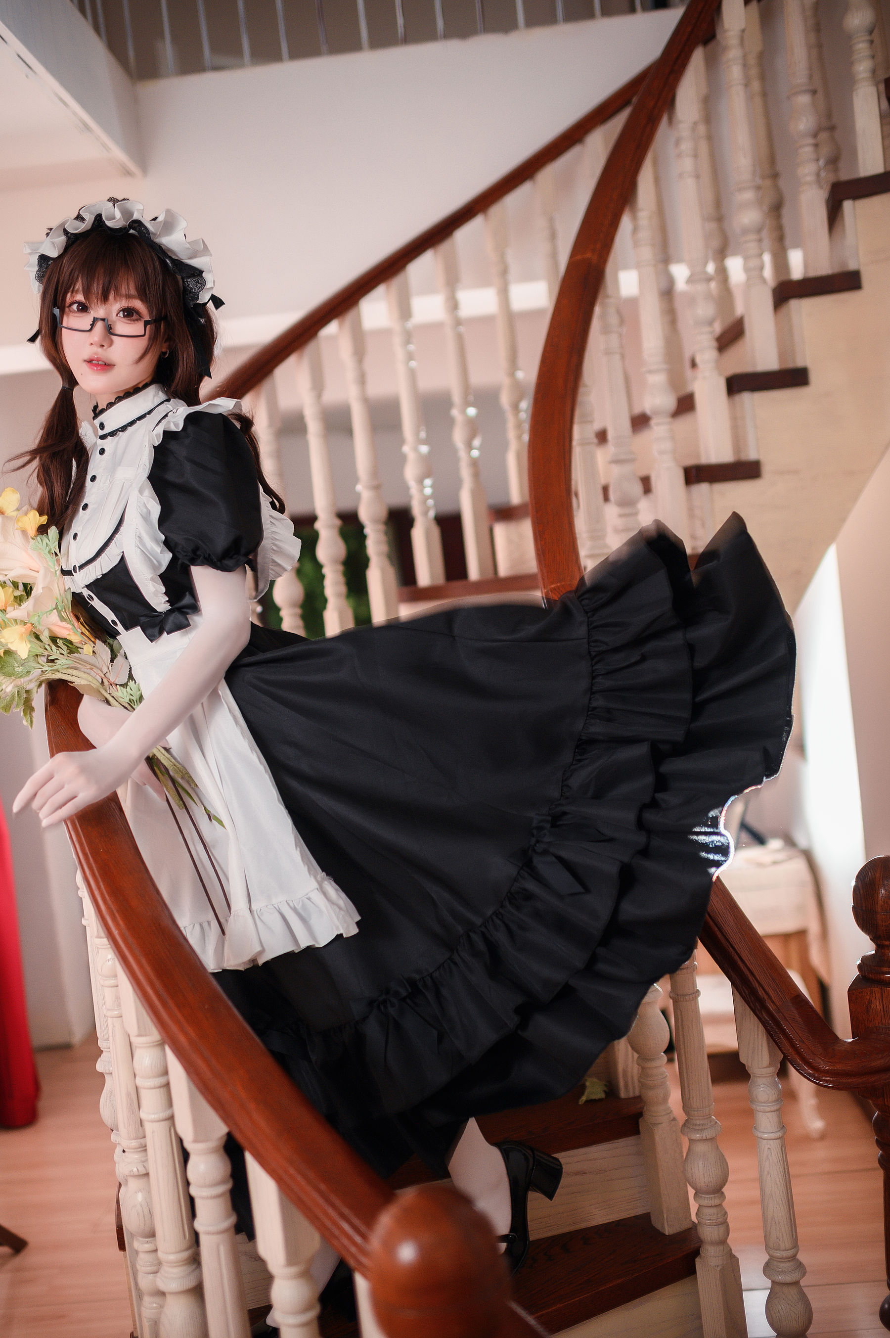 [福利COS] 动漫博主阿包也是兔娘 - 传统长裙女仆