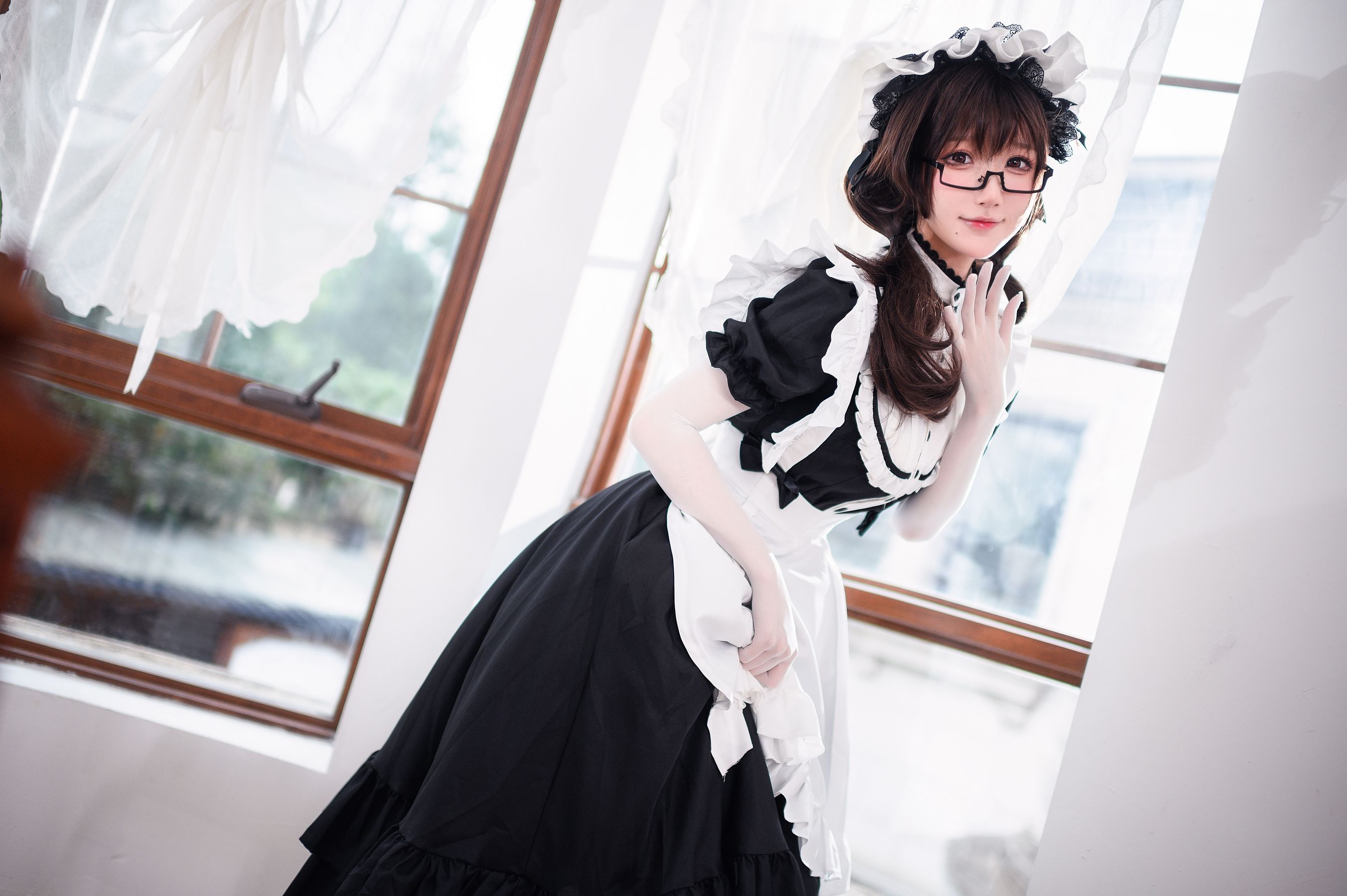 [福利COS] 动漫博主阿包也是兔娘 - 传统长裙女仆
