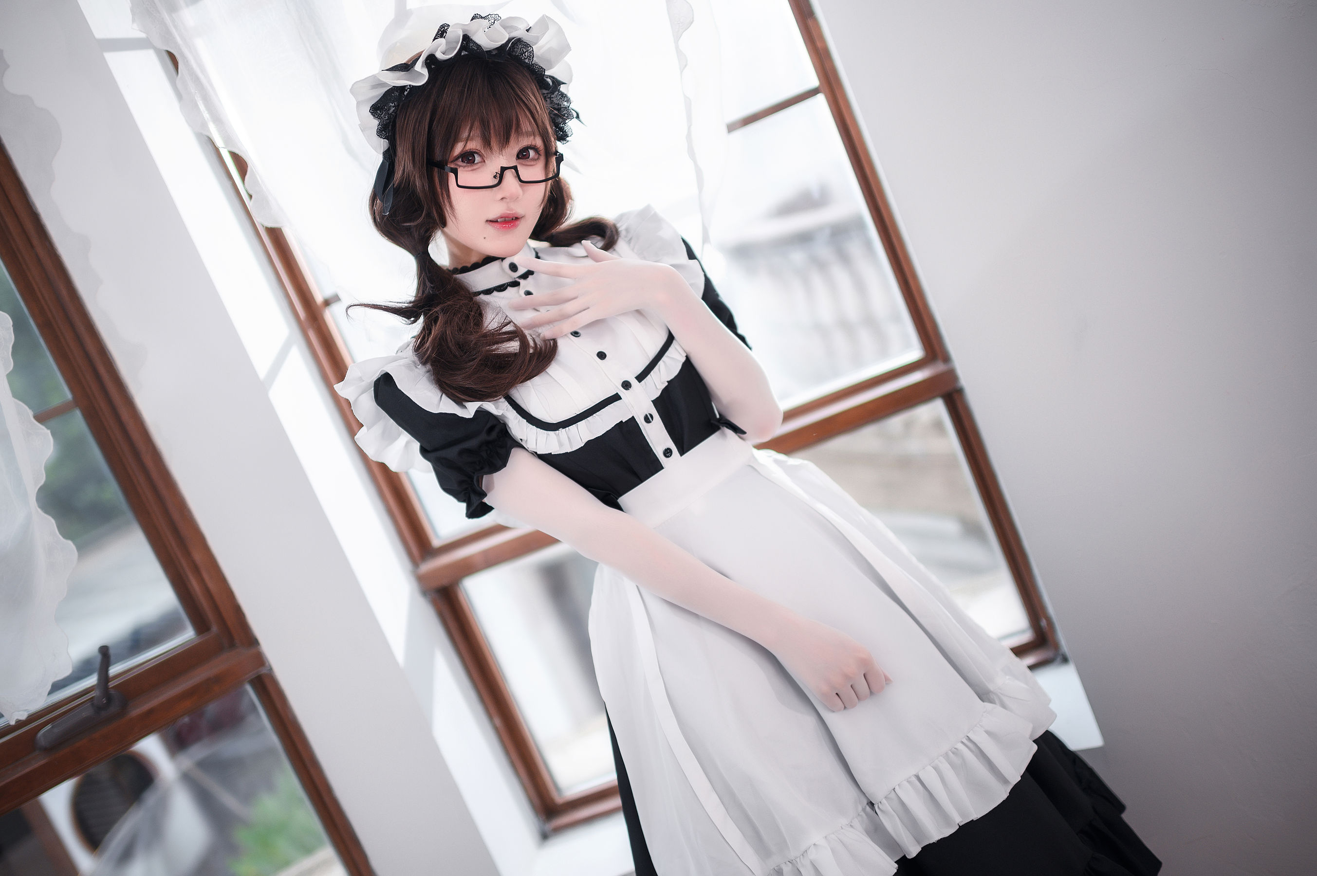 [福利COS] 动漫博主阿包也是兔娘 - 传统长裙女仆