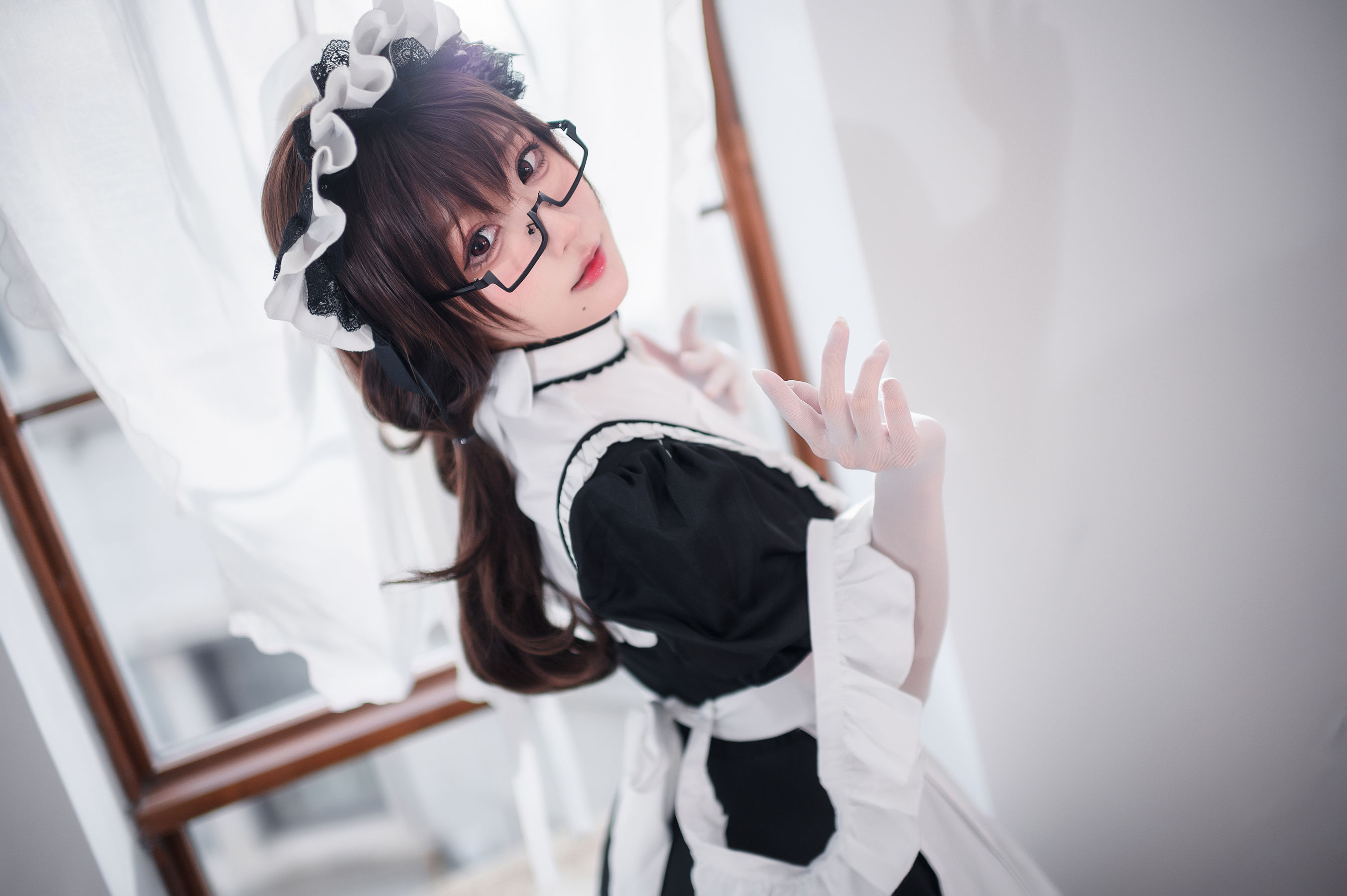[福利COS] 动漫博主阿包也是兔娘 - 传统长裙女仆
