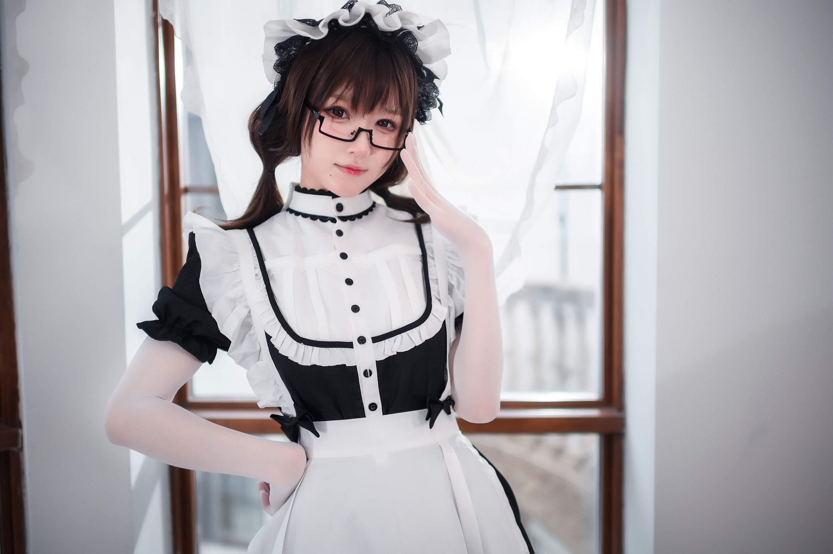 [福利COS] 动漫博主阿包也是兔娘 - 传统长裙女仆