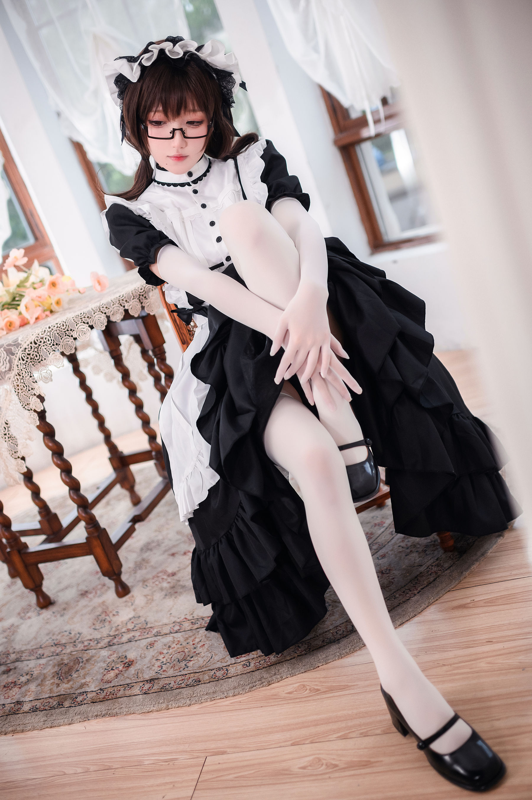 [福利COS] 动漫博主阿包也是兔娘 - 传统长裙女仆