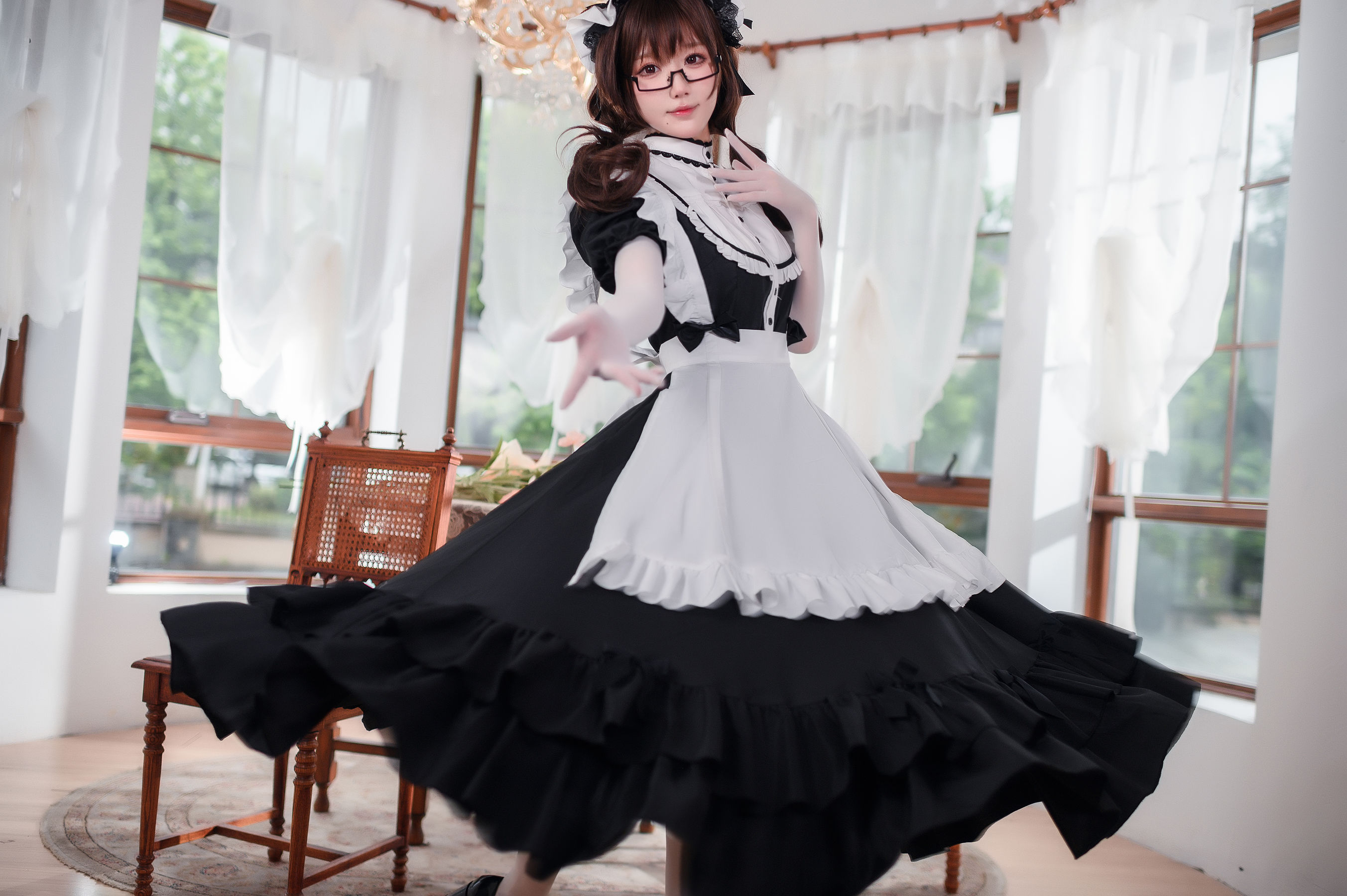 [福利COS] 动漫博主阿包也是兔娘 - 传统长裙女仆