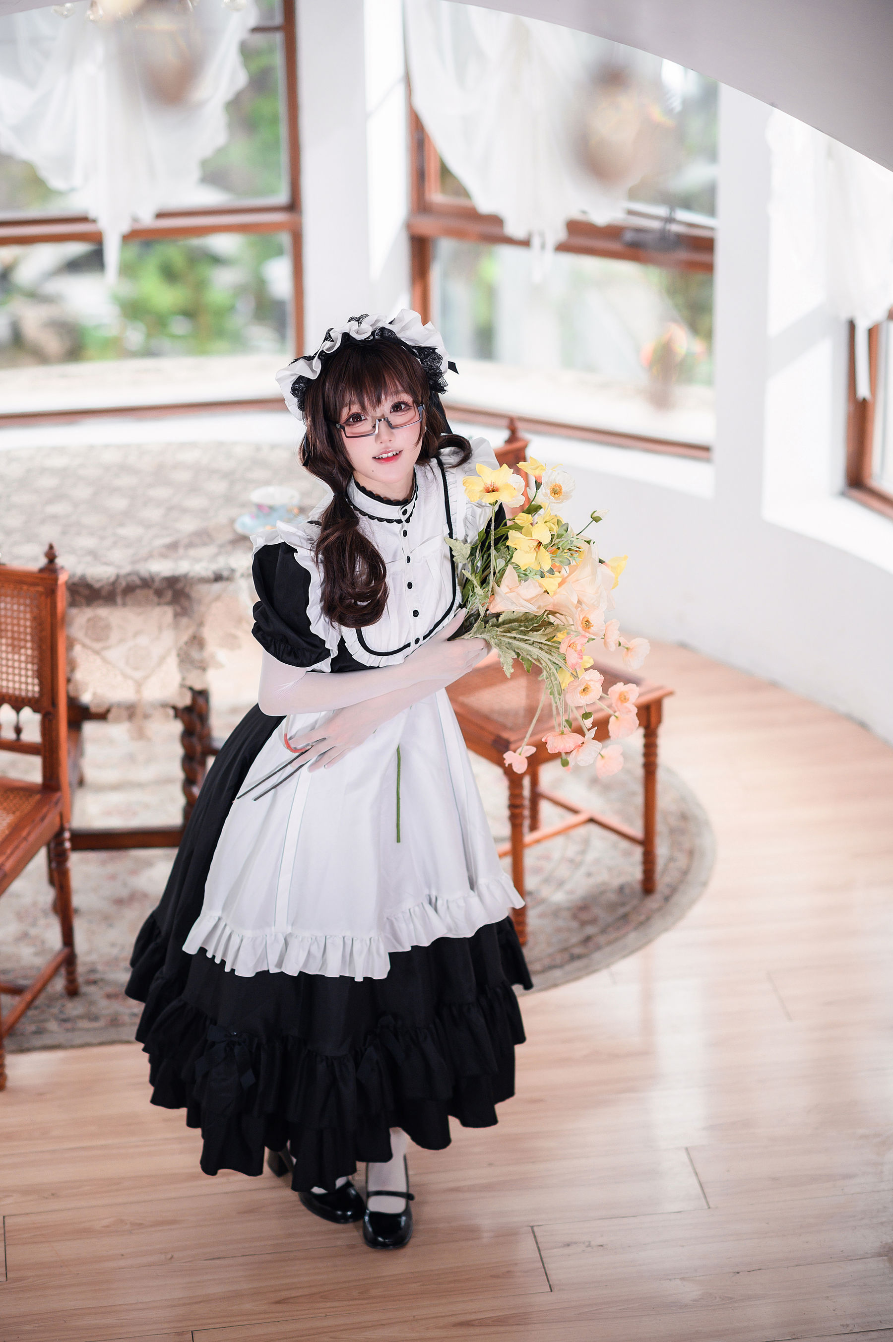 [福利COS] 动漫博主阿包也是兔娘 - 传统长裙女仆