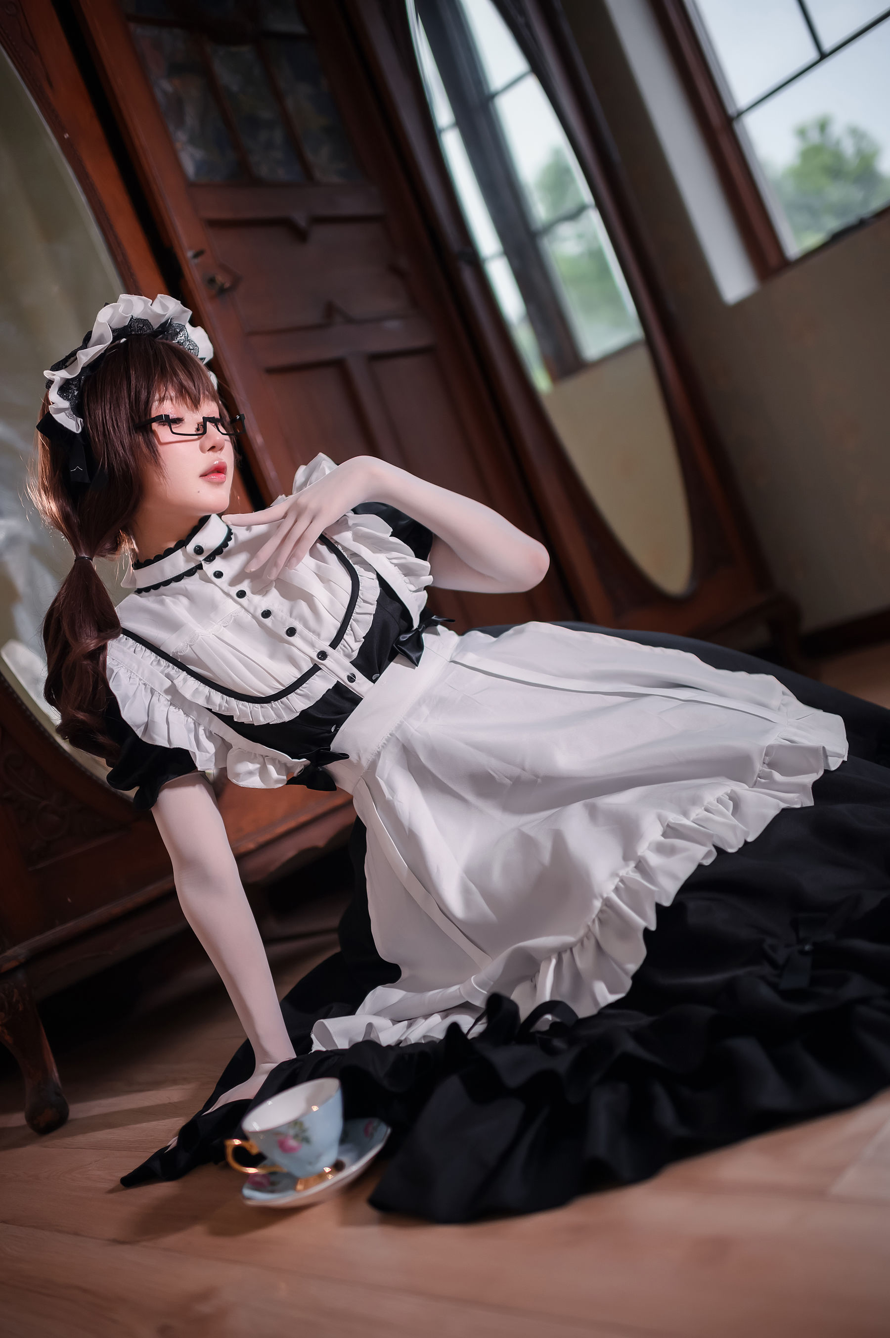 [福利COS] 动漫博主阿包也是兔娘 - 传统长裙女仆