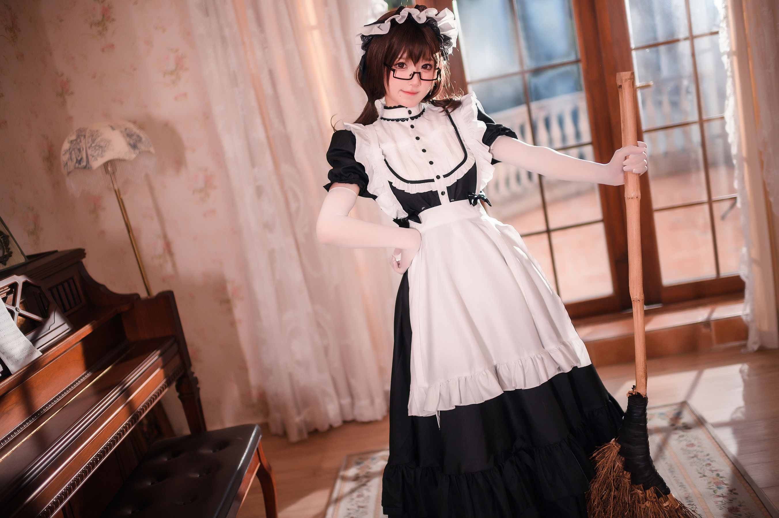 [福利COS] 动漫博主阿包也是兔娘 - 传统长裙女仆