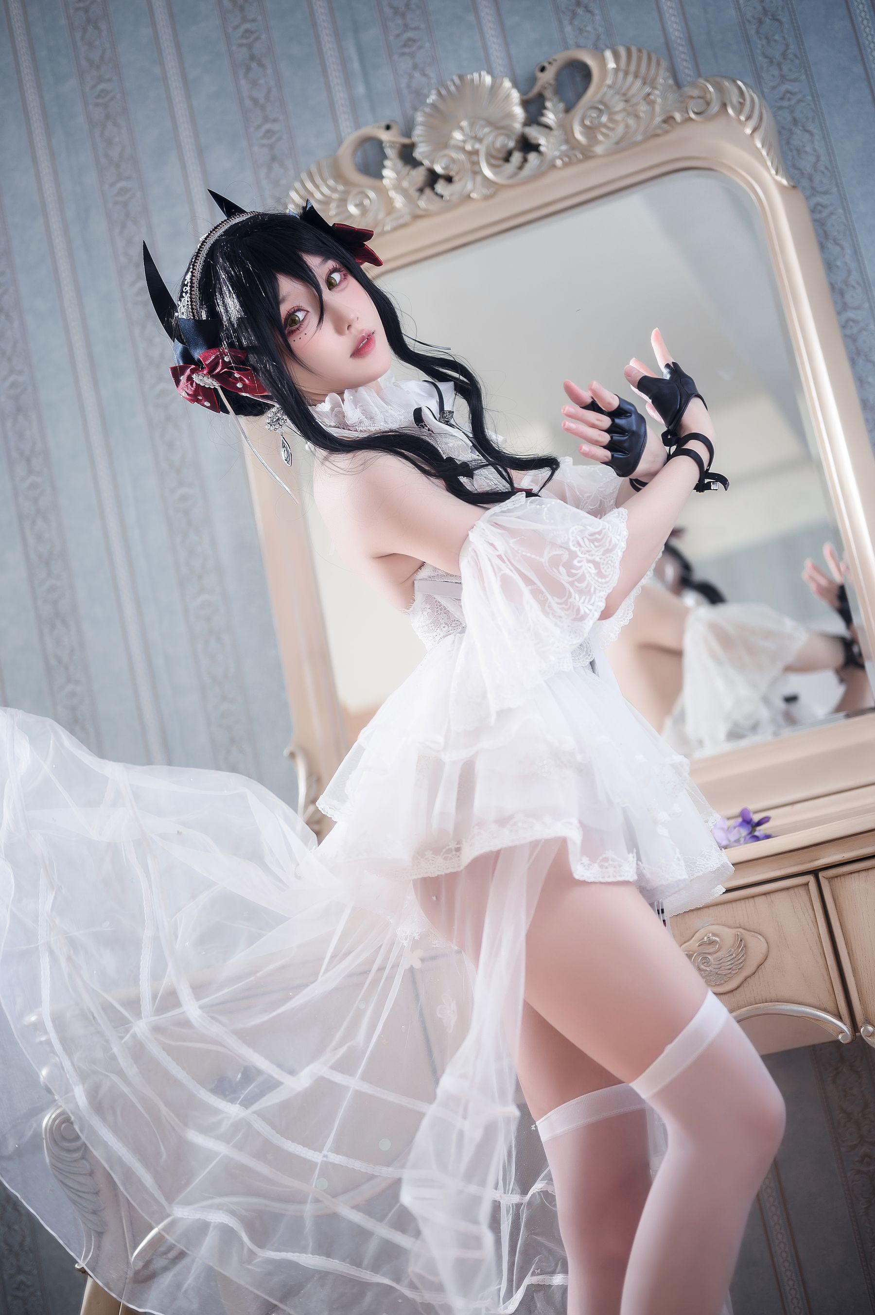 [福利COS] 动漫博主阿包也是兔娘 - 明日方舟 伊内斯芭蕾