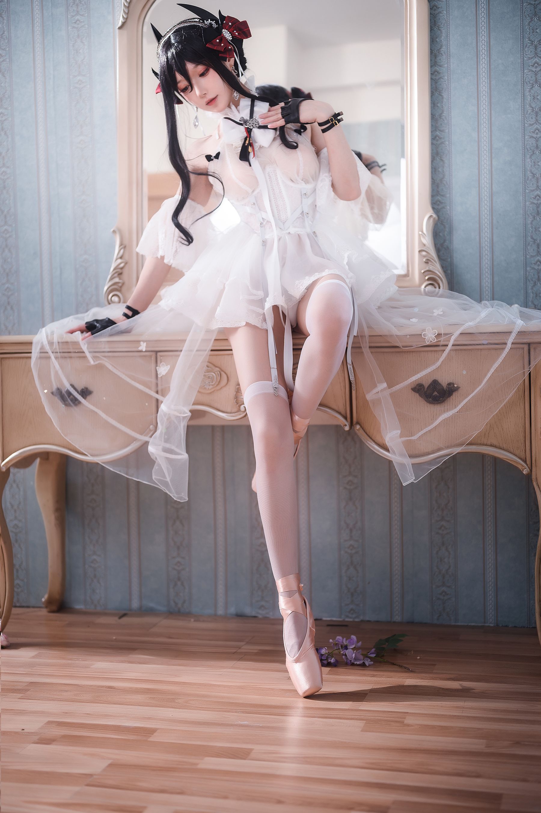 [福利COS] 动漫博主阿包也是兔娘 - 明日方舟 伊内斯芭蕾