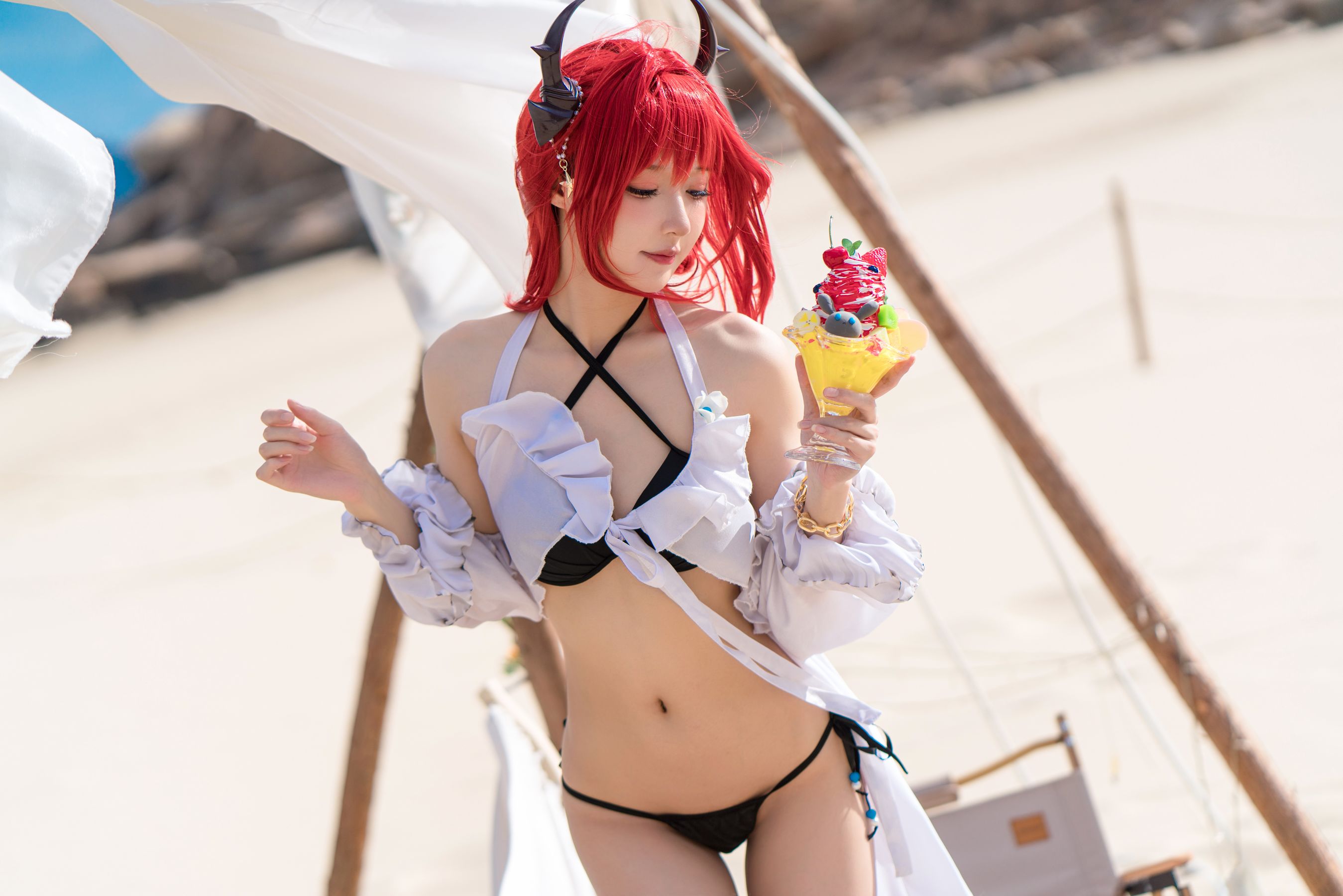 [福利COS] 动漫博主阿包也是兔娘 - 明日方舟 史尔特尔泳装