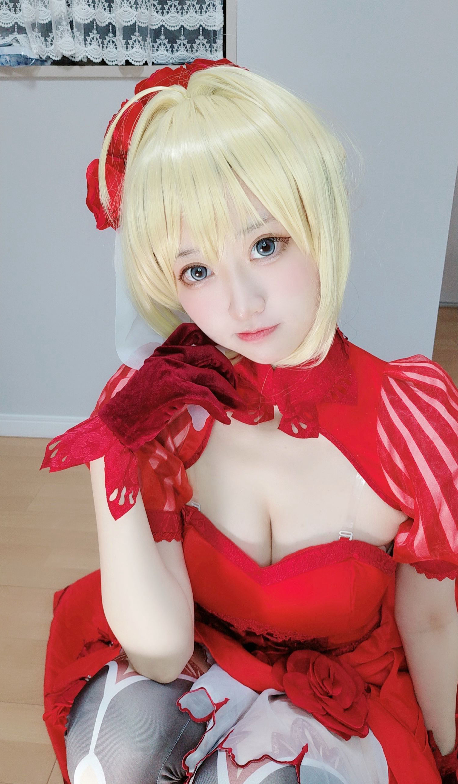 [福利COS] 千阳(ちよ) - 尼禄红礼服