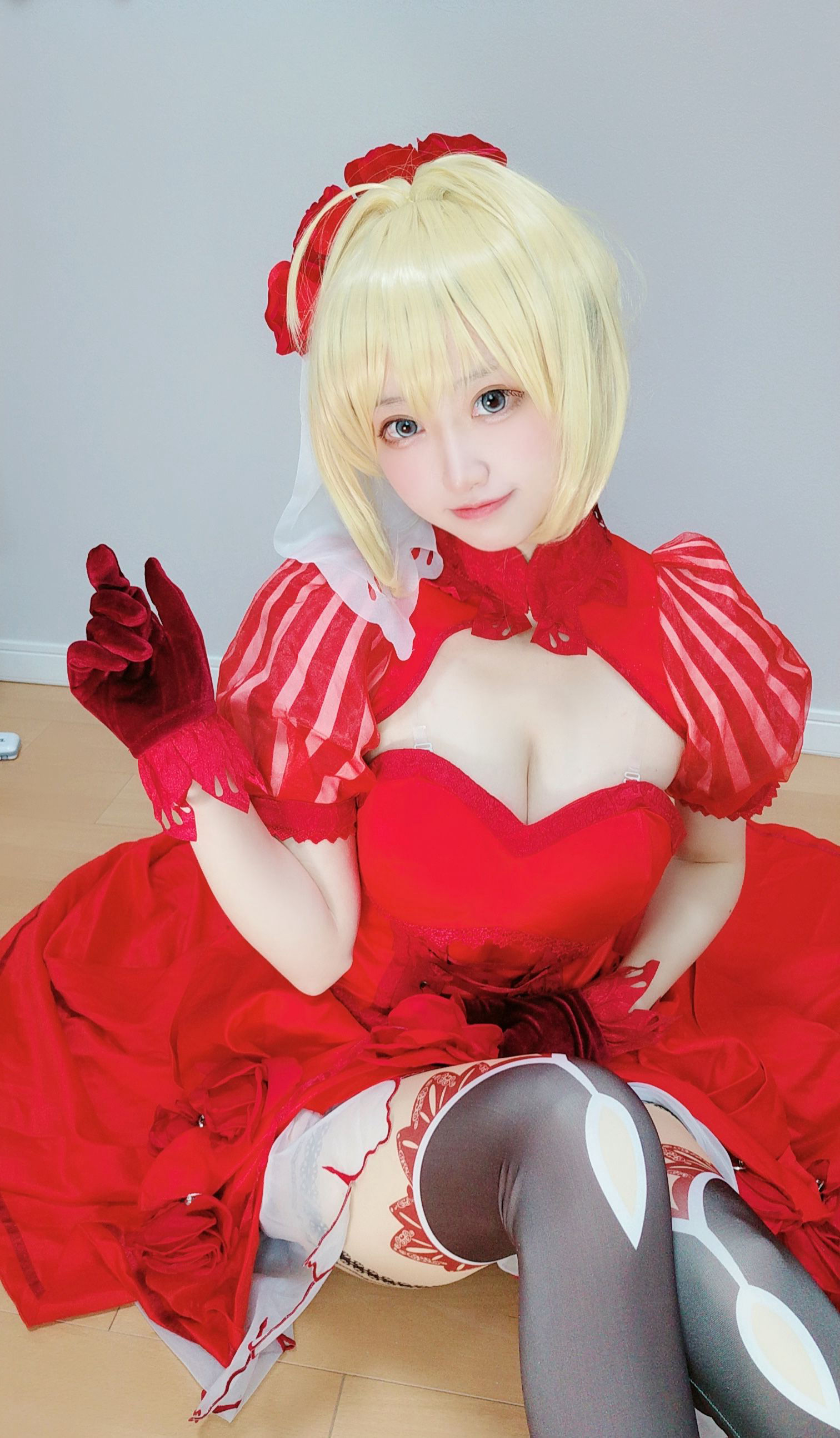 [福利COS] 千阳(ちよ) - 尼禄红礼服