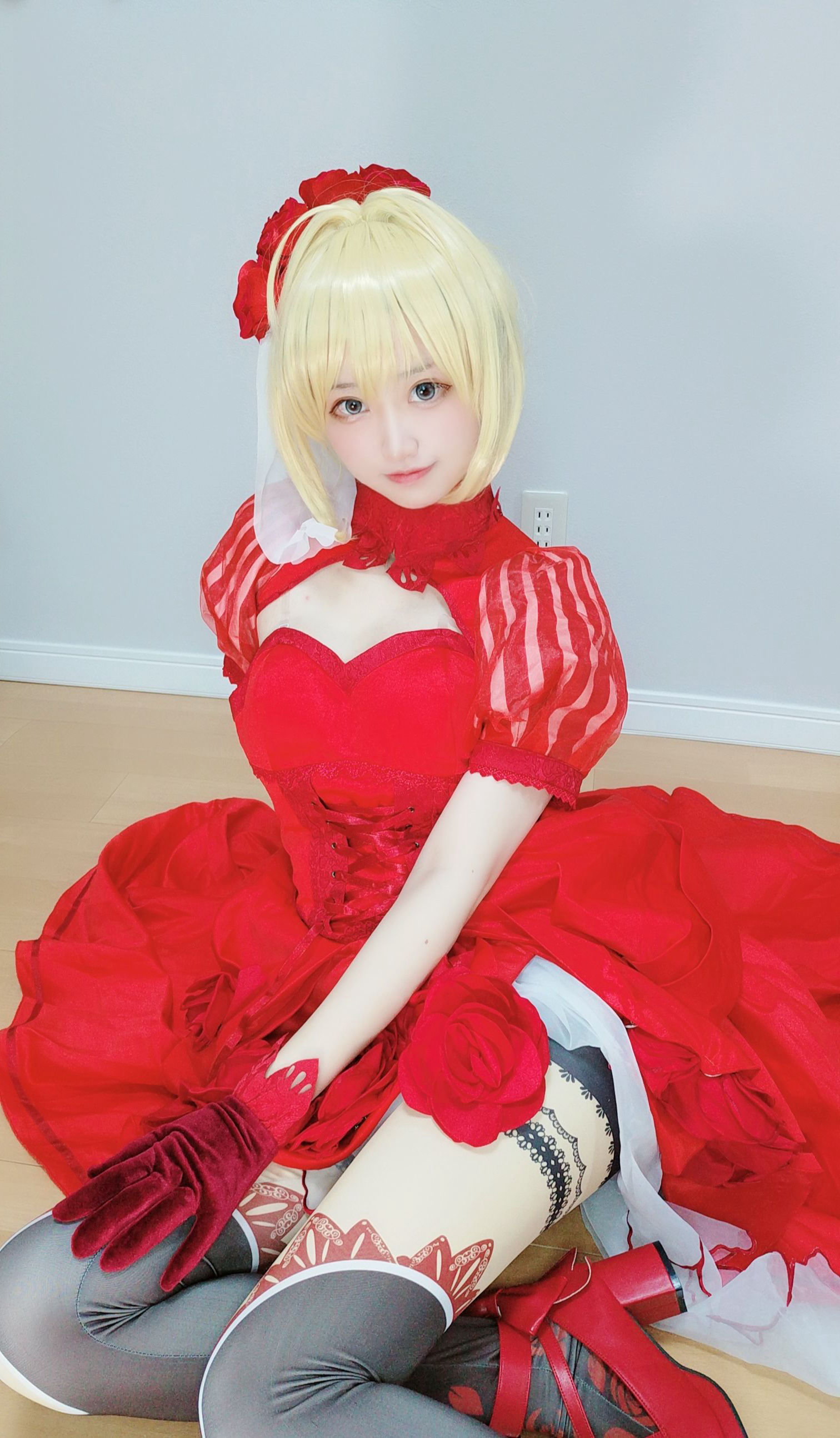 [福利COS] 千阳(ちよ) - 尼禄红礼服