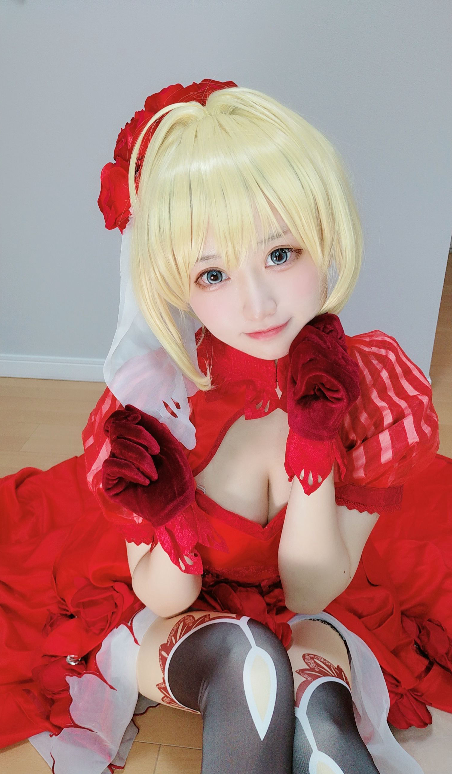 [福利COS] 千阳(ちよ) - 尼禄红礼服