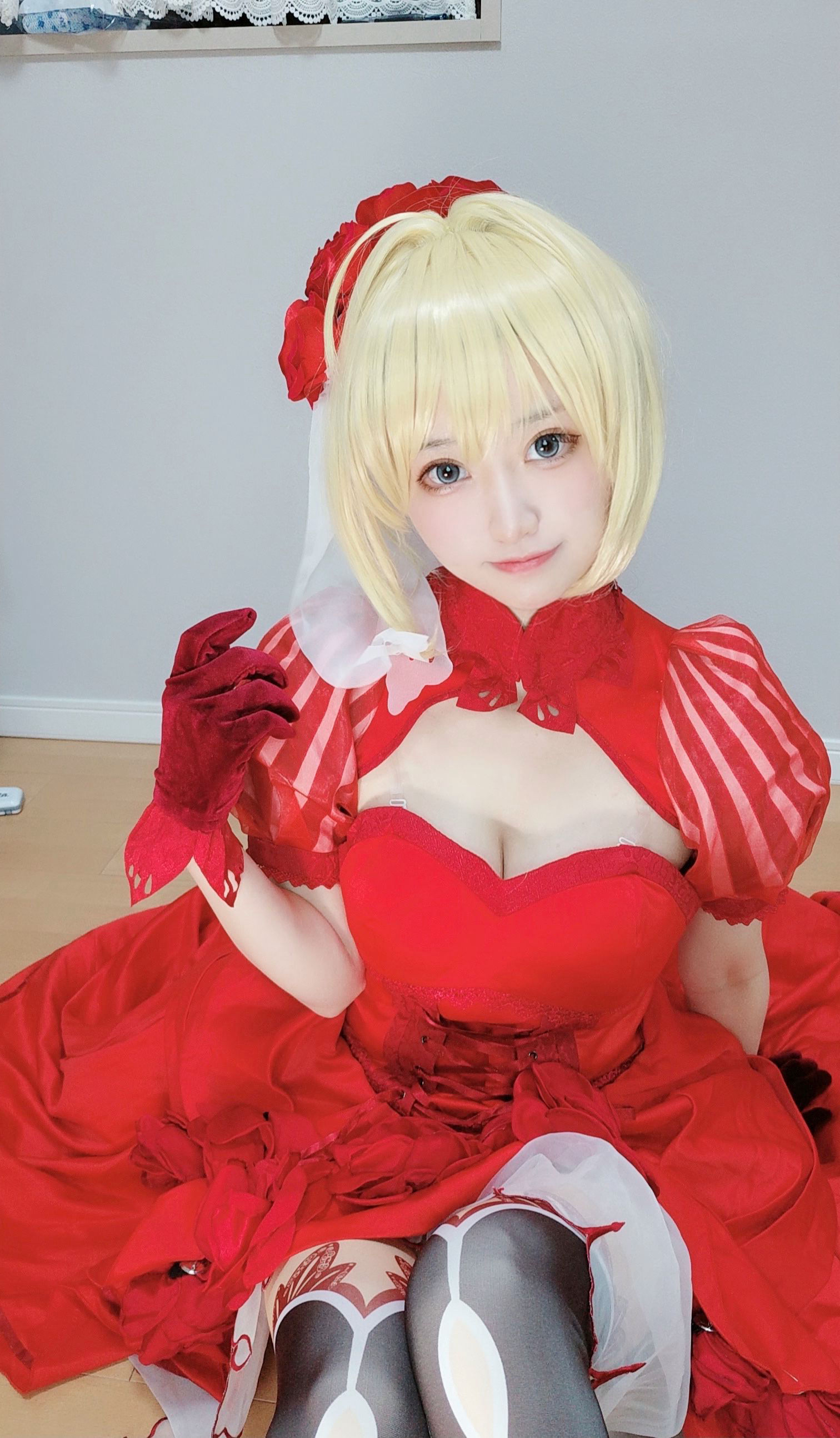 [福利COS] 千阳(ちよ) - 尼禄红礼服