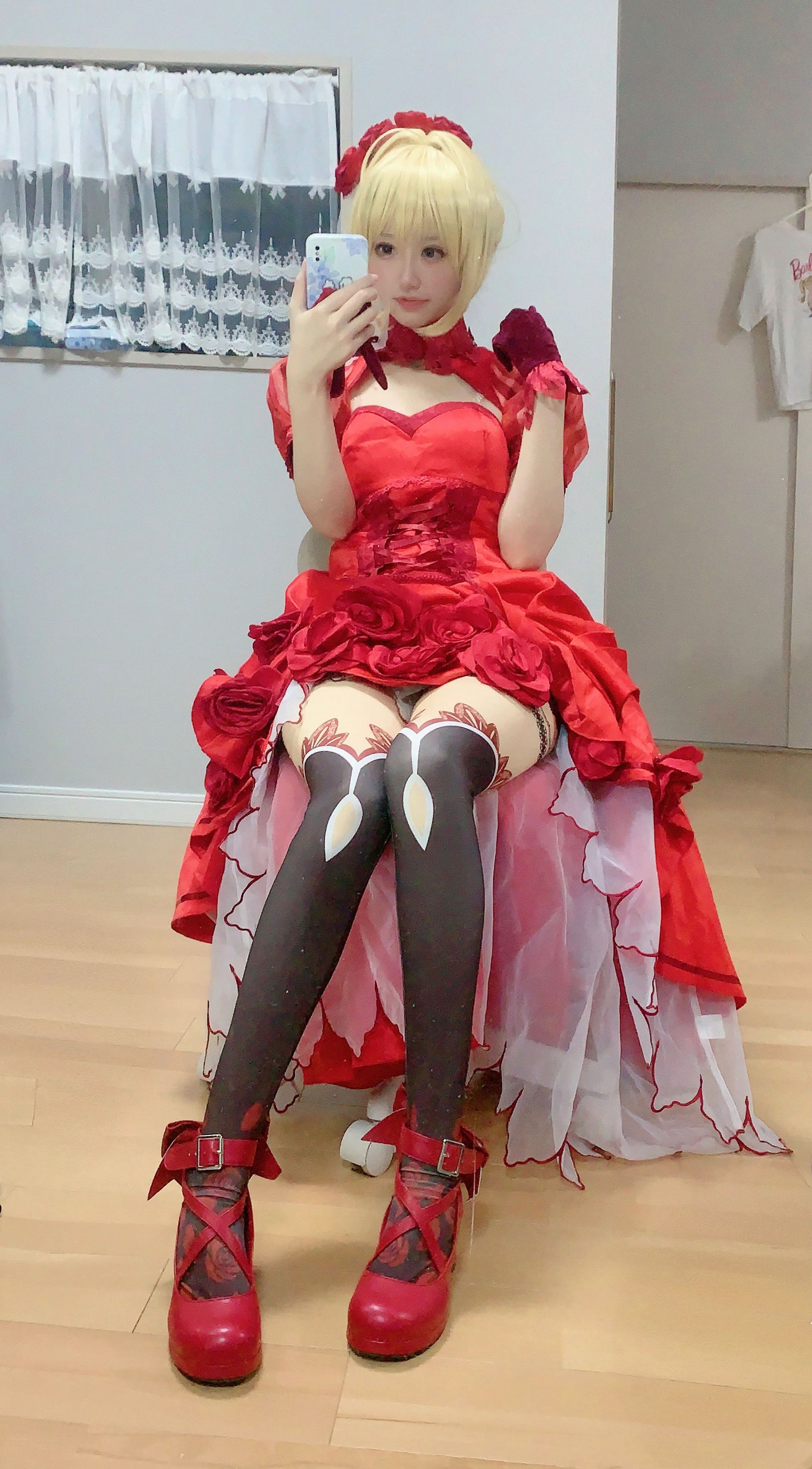 [福利COS] 千阳(ちよ) - 尼禄红礼服