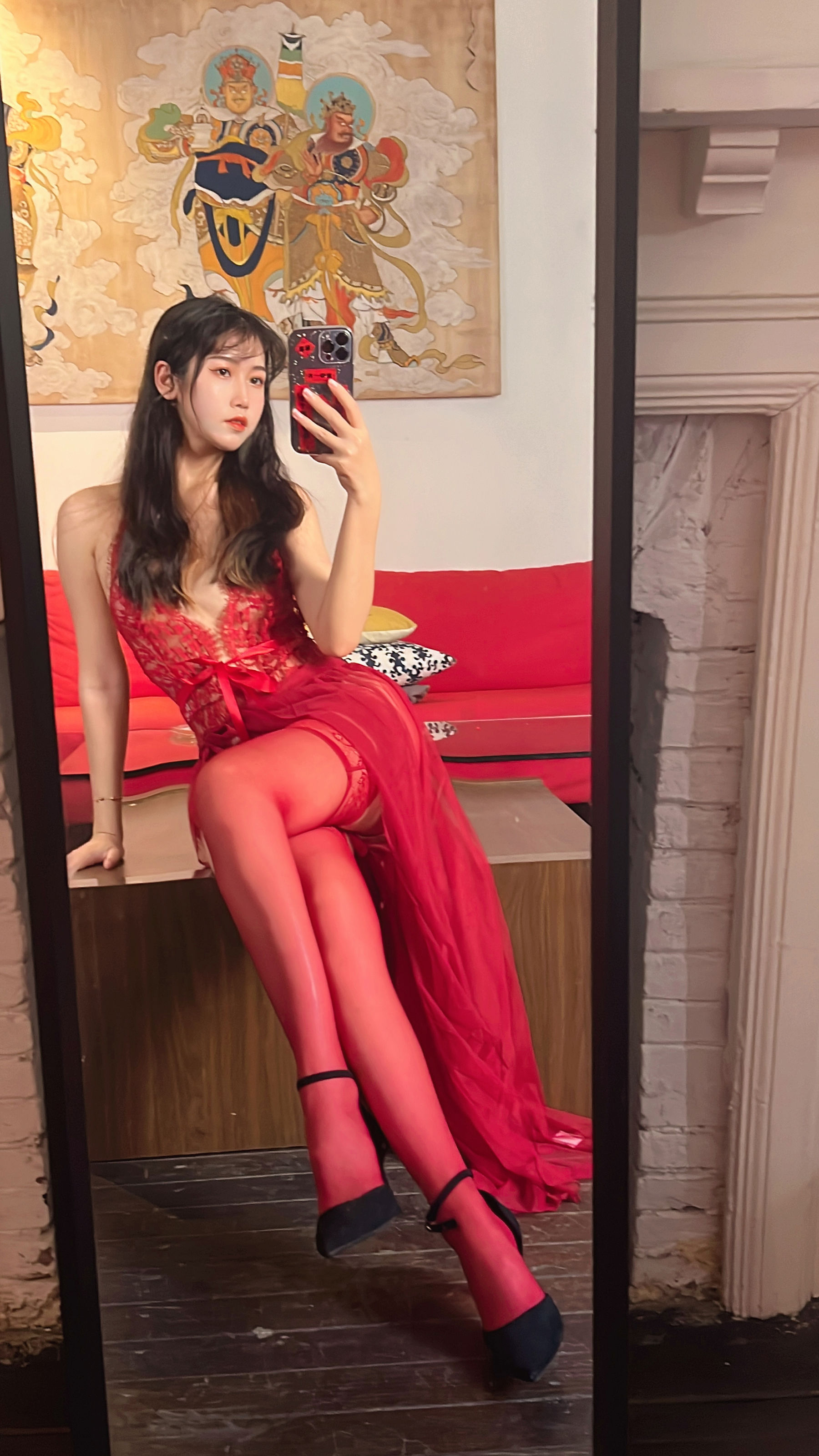 [福利COS] 微博人气Coser不呆猫 - 霸气红色人妻