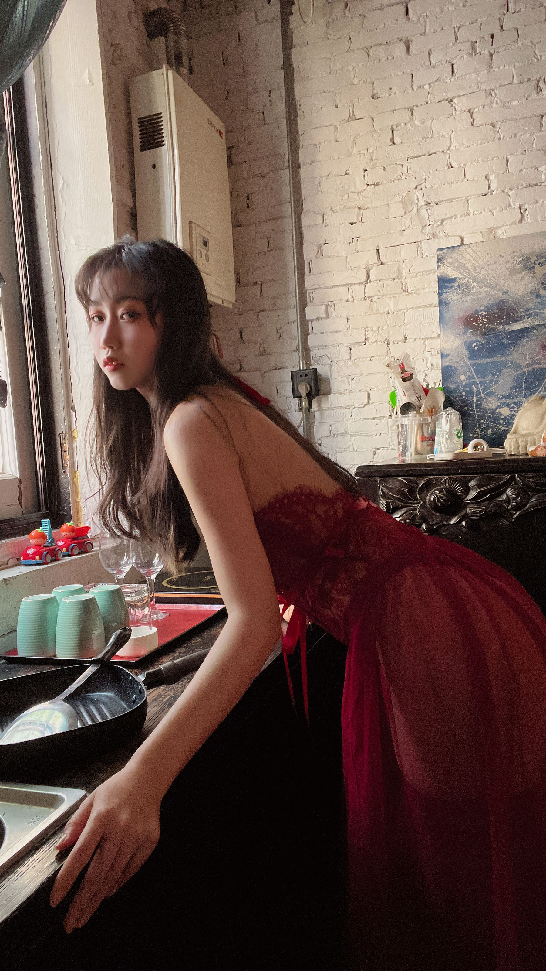 [福利COS] 微博人气Coser不呆猫 - 霸气红色人妻