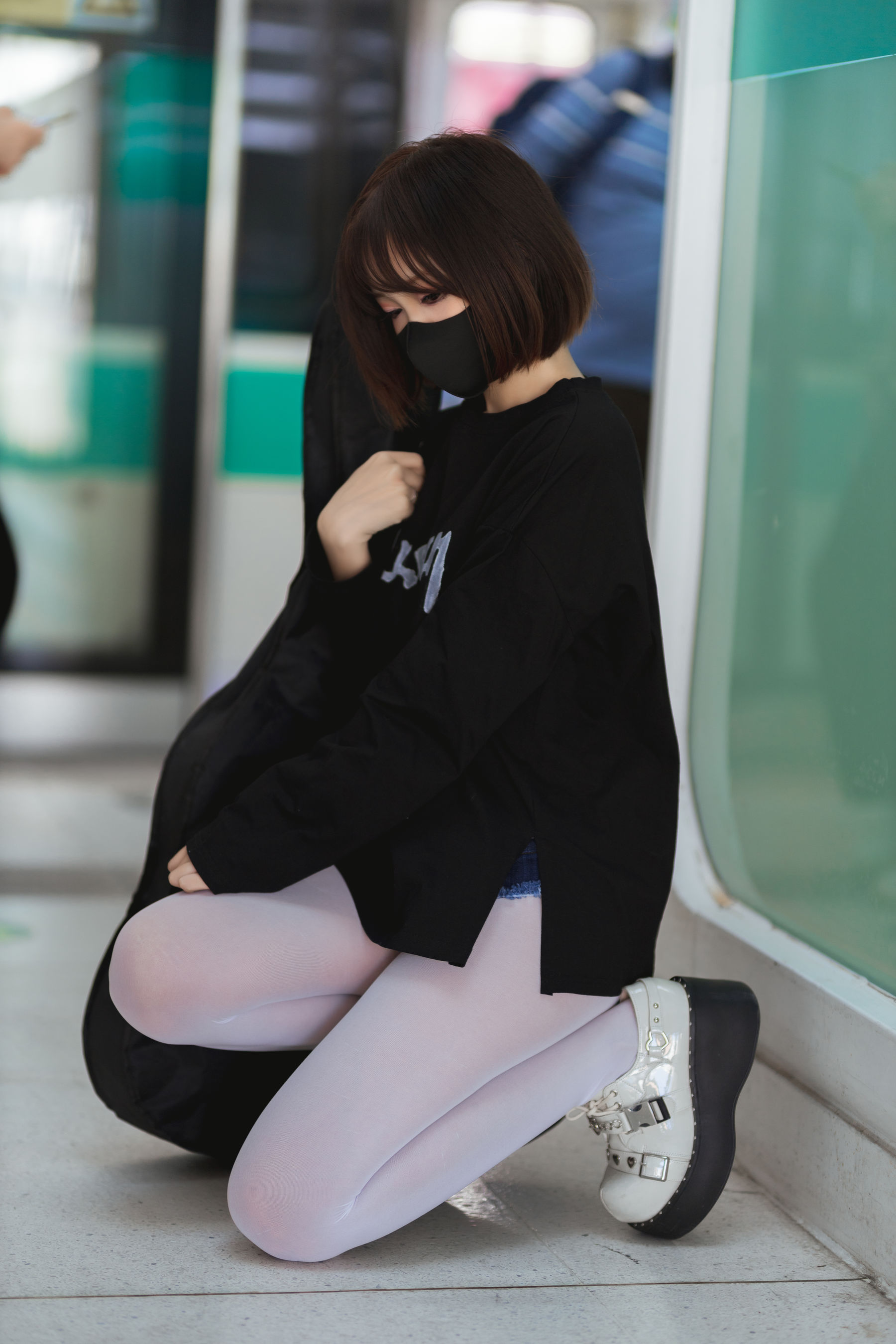 [福利COS] 洛桑w伊梓 - 地铁吉他