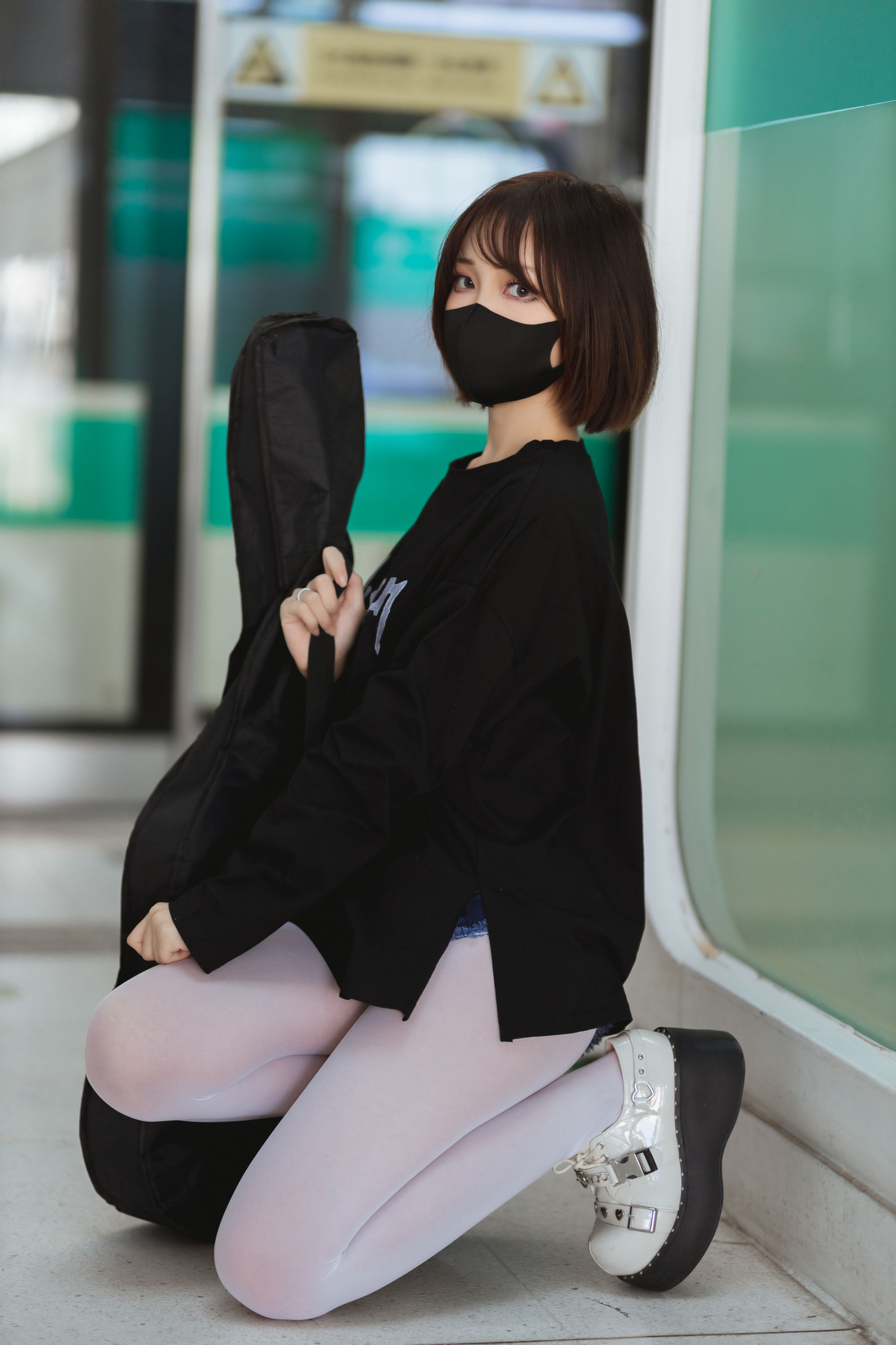 [福利COS] 洛桑w伊梓 - 地铁吉他