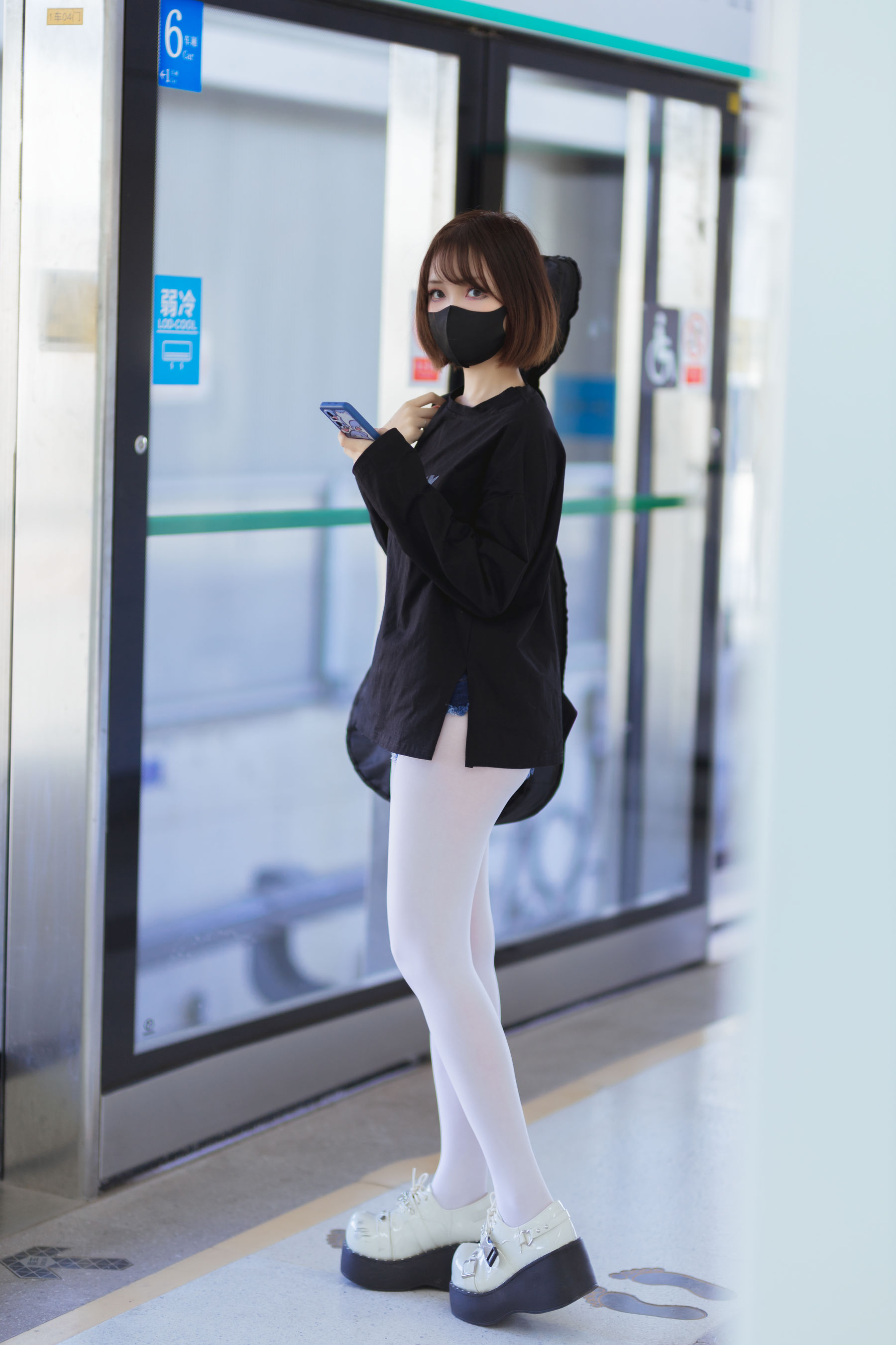 [福利COS] 洛桑w伊梓 - 地铁吉他