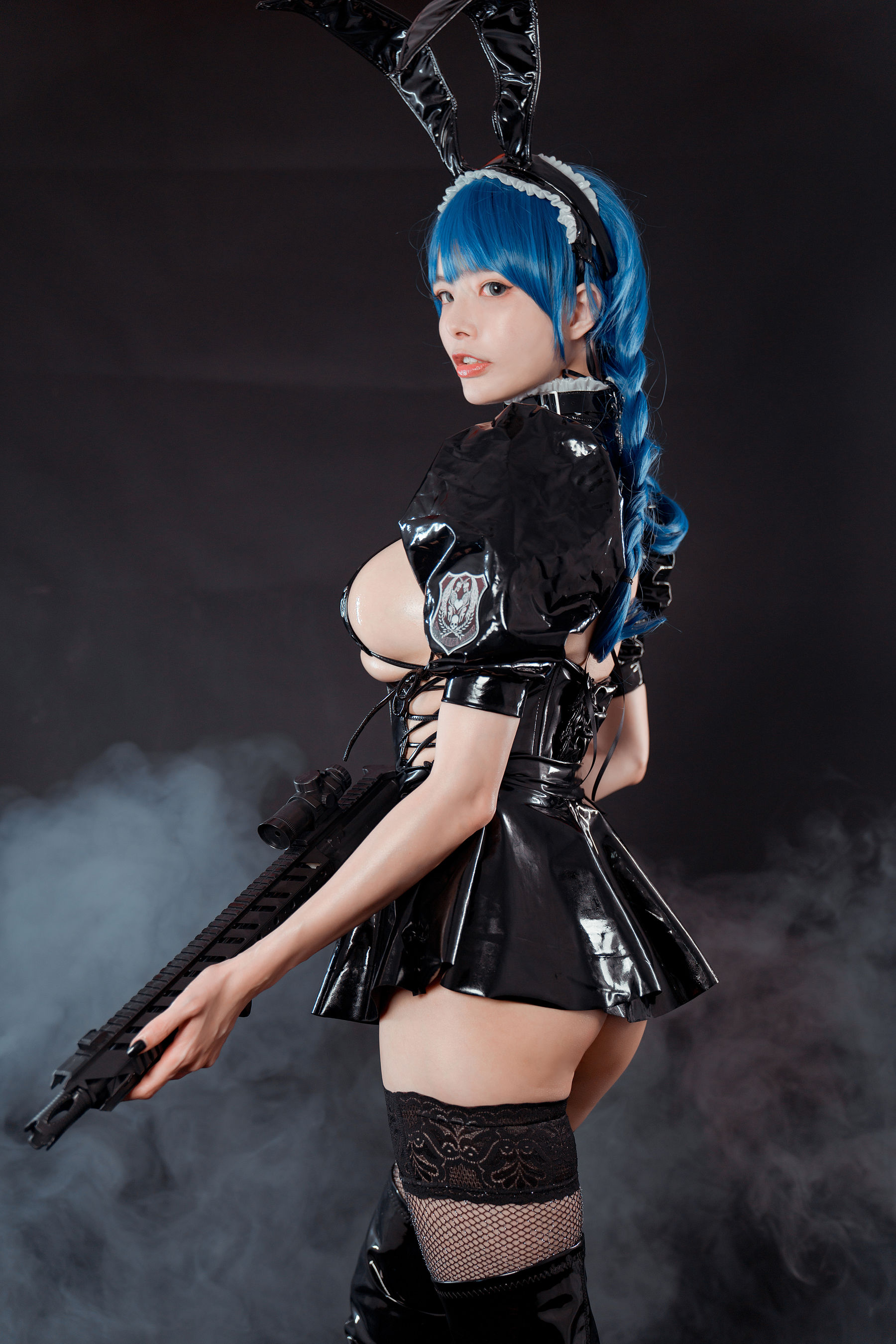 [福利COS] 秋和柯基(夏小秋秋秋) - 武装女仆