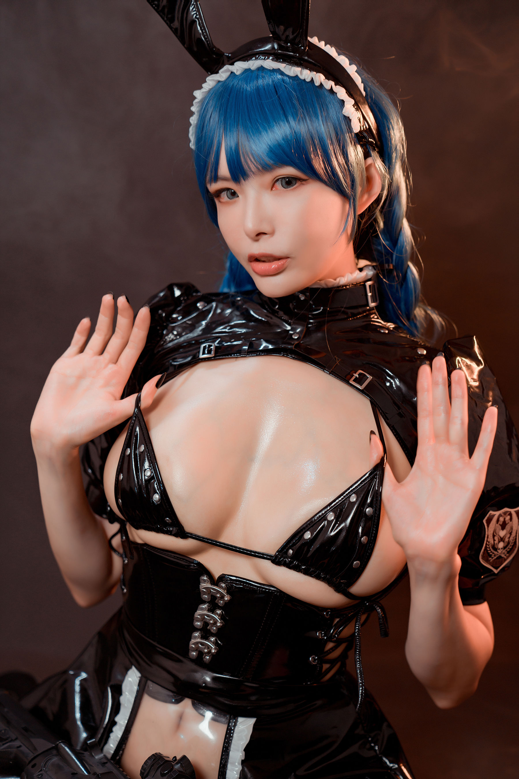 [福利COS] 秋和柯基(夏小秋秋秋) - 武装女仆