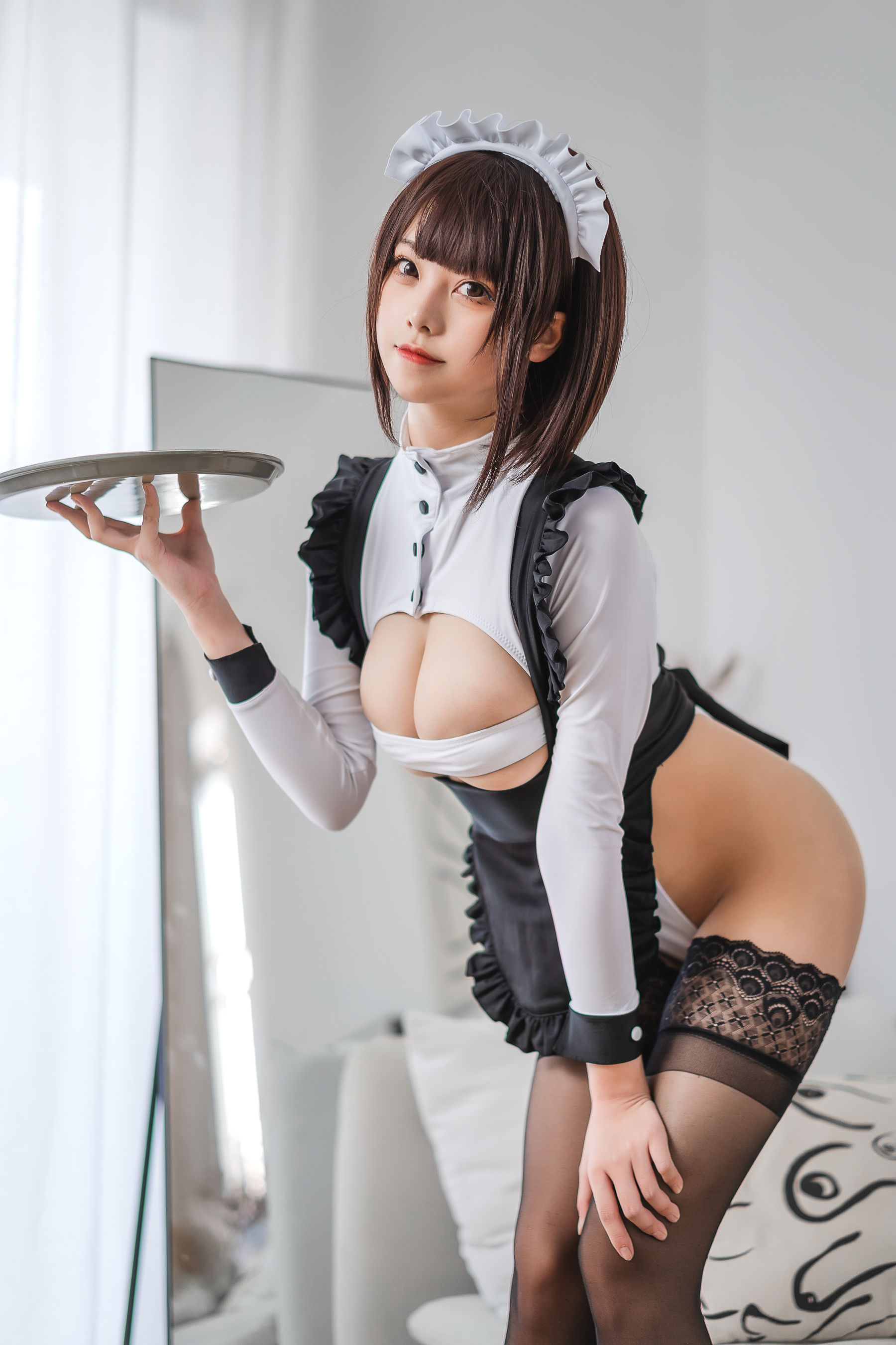 [福利COS] 萌系小姐姐蜜汁猫裘 - 高叉女仆