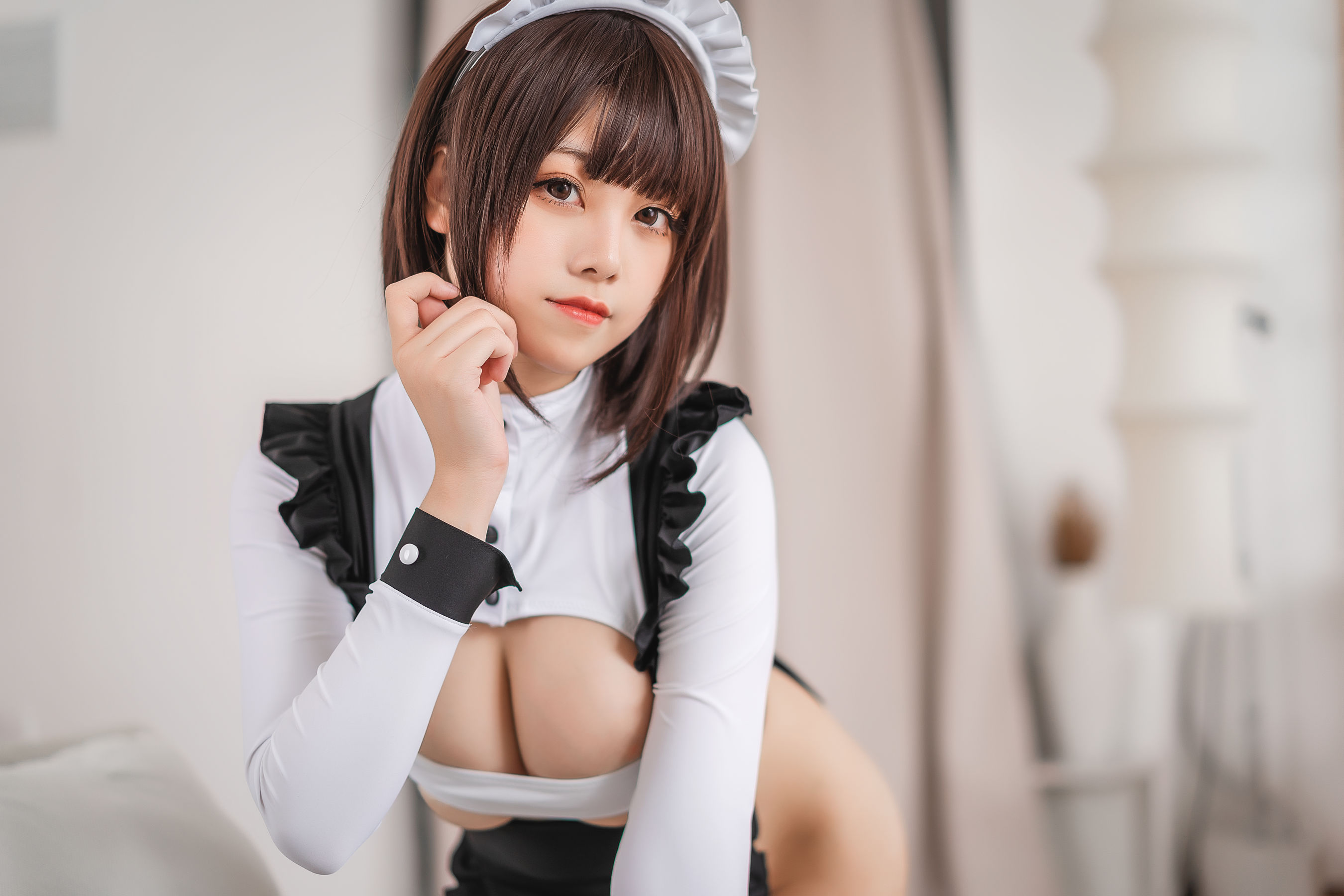 [福利COS] 萌系小姐姐蜜汁猫裘 - 高叉女仆