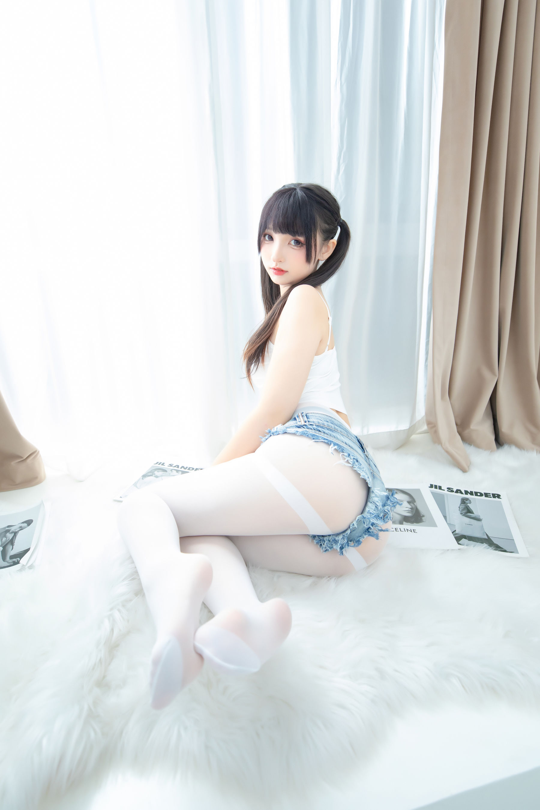 [福利COS] 萝莉神楽板真冬 之牛仔兔兔