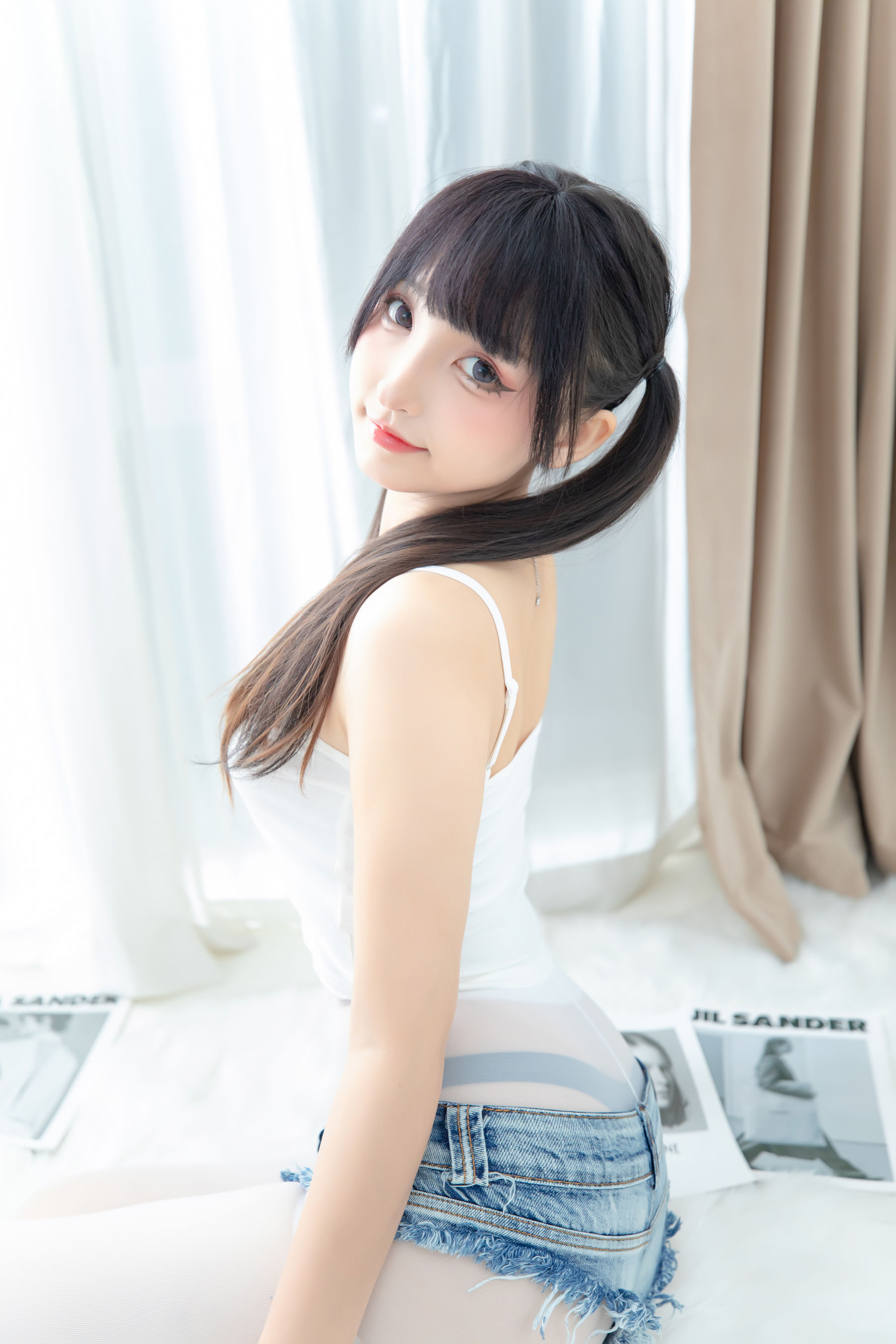 [福利COS] 萝莉神楽板真冬 之牛仔兔兔