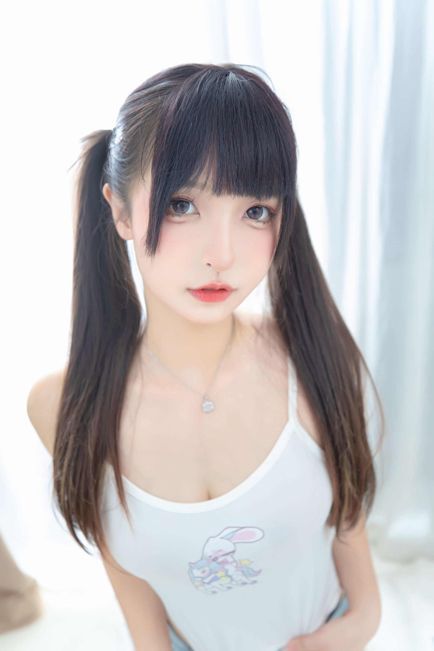 [福利COS] 萝莉神楽板真冬 之牛仔兔兔