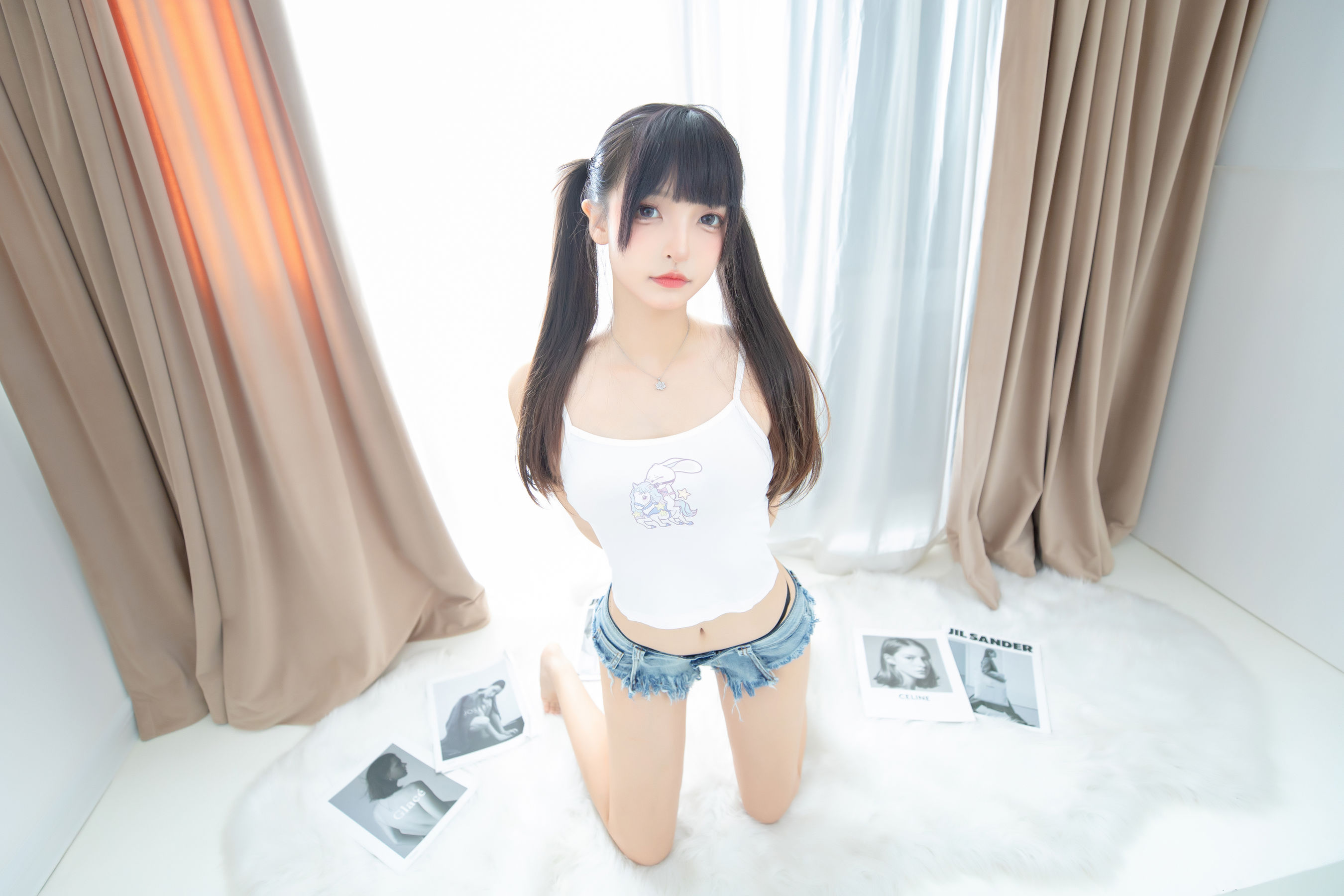 [福利COS] 萝莉神楽板真冬 之牛仔兔兔