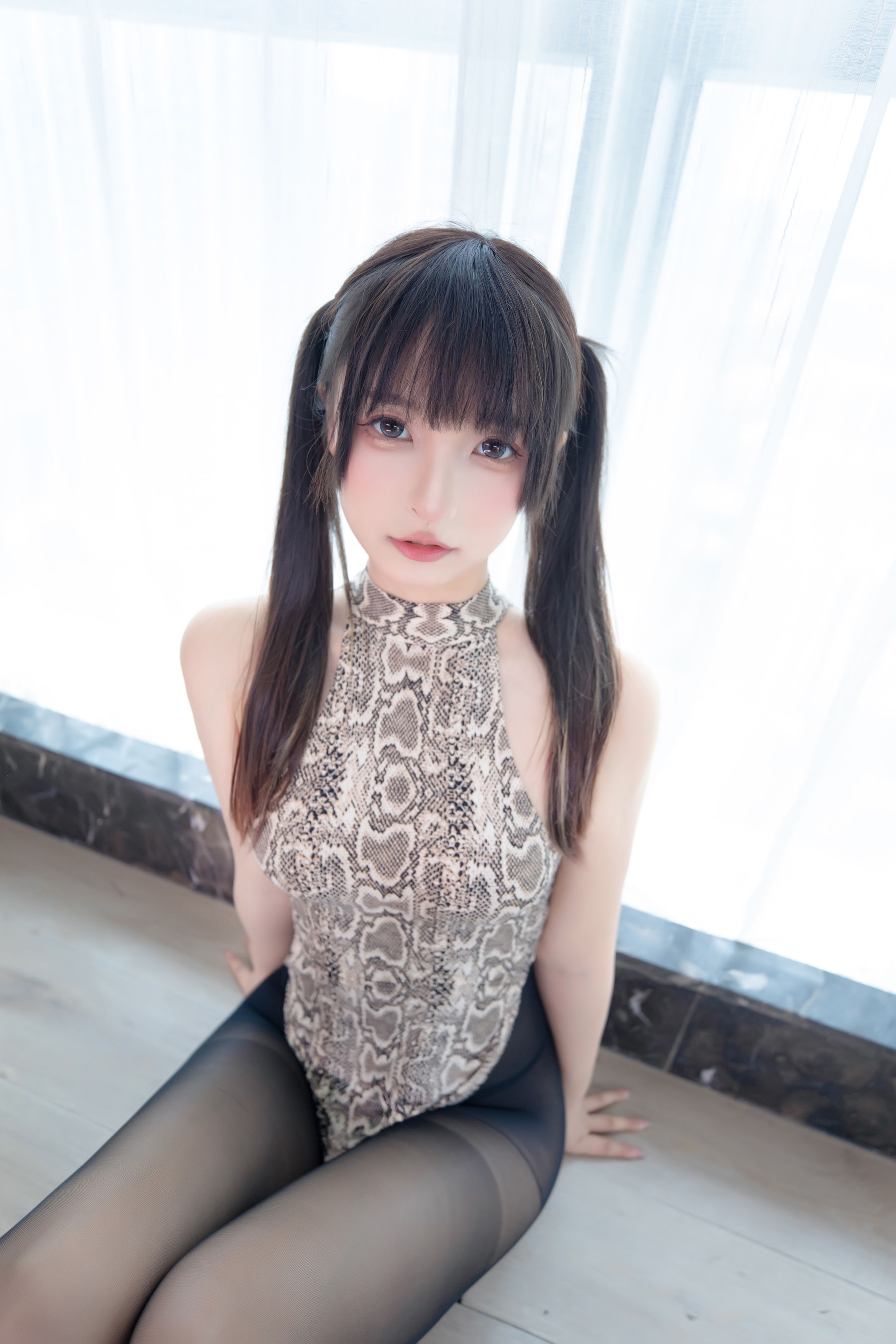 [福利COS] 萝莉神楽板真冬 之蟒纹旗袍