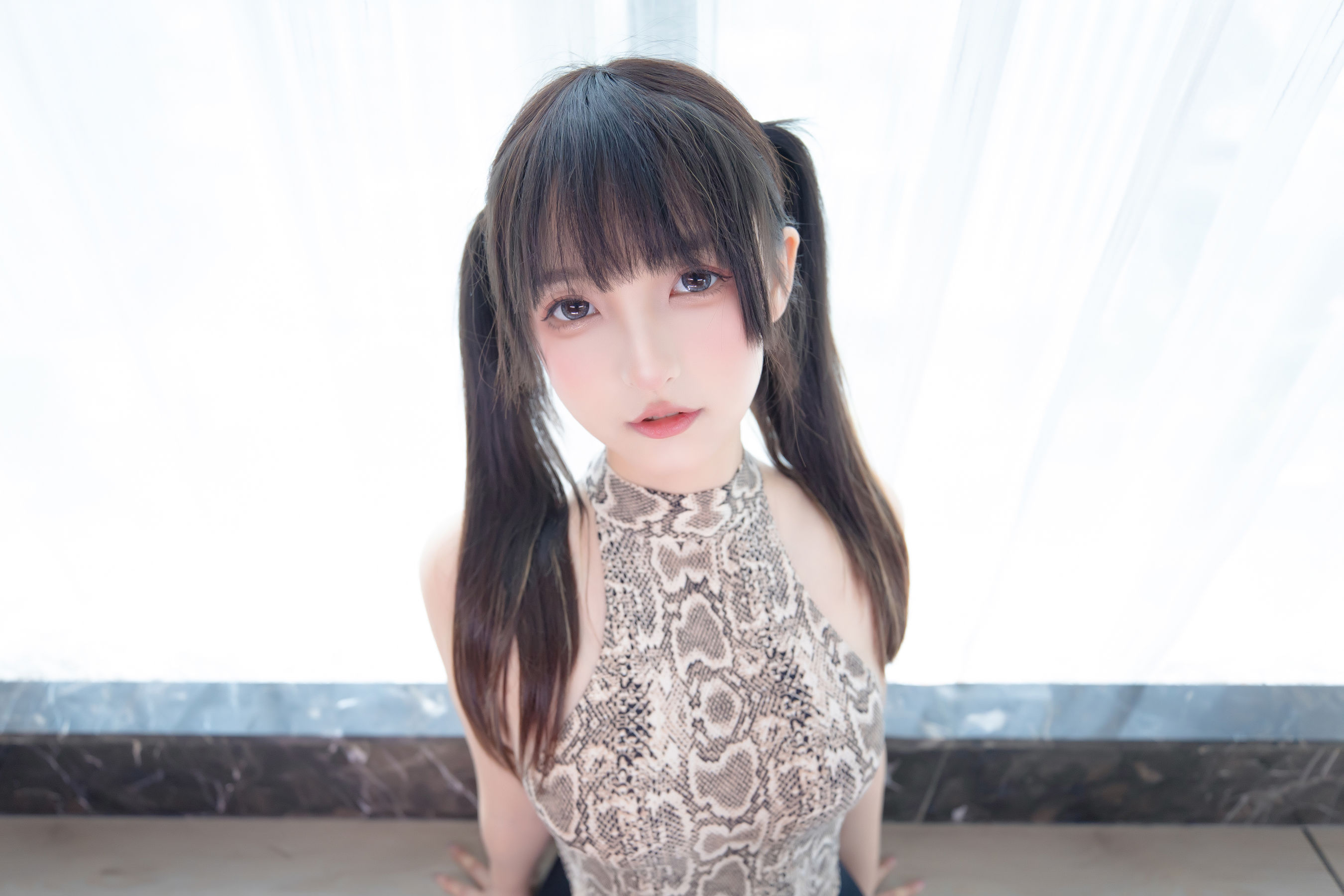 [福利COS] 萝莉神楽板真冬 之蟒纹旗袍