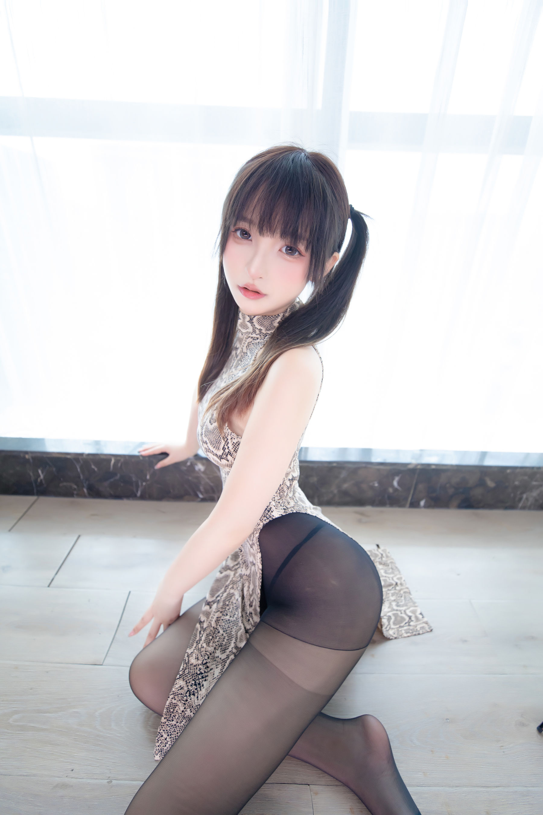 [福利COS] 萝莉神楽板真冬 之蟒纹旗袍