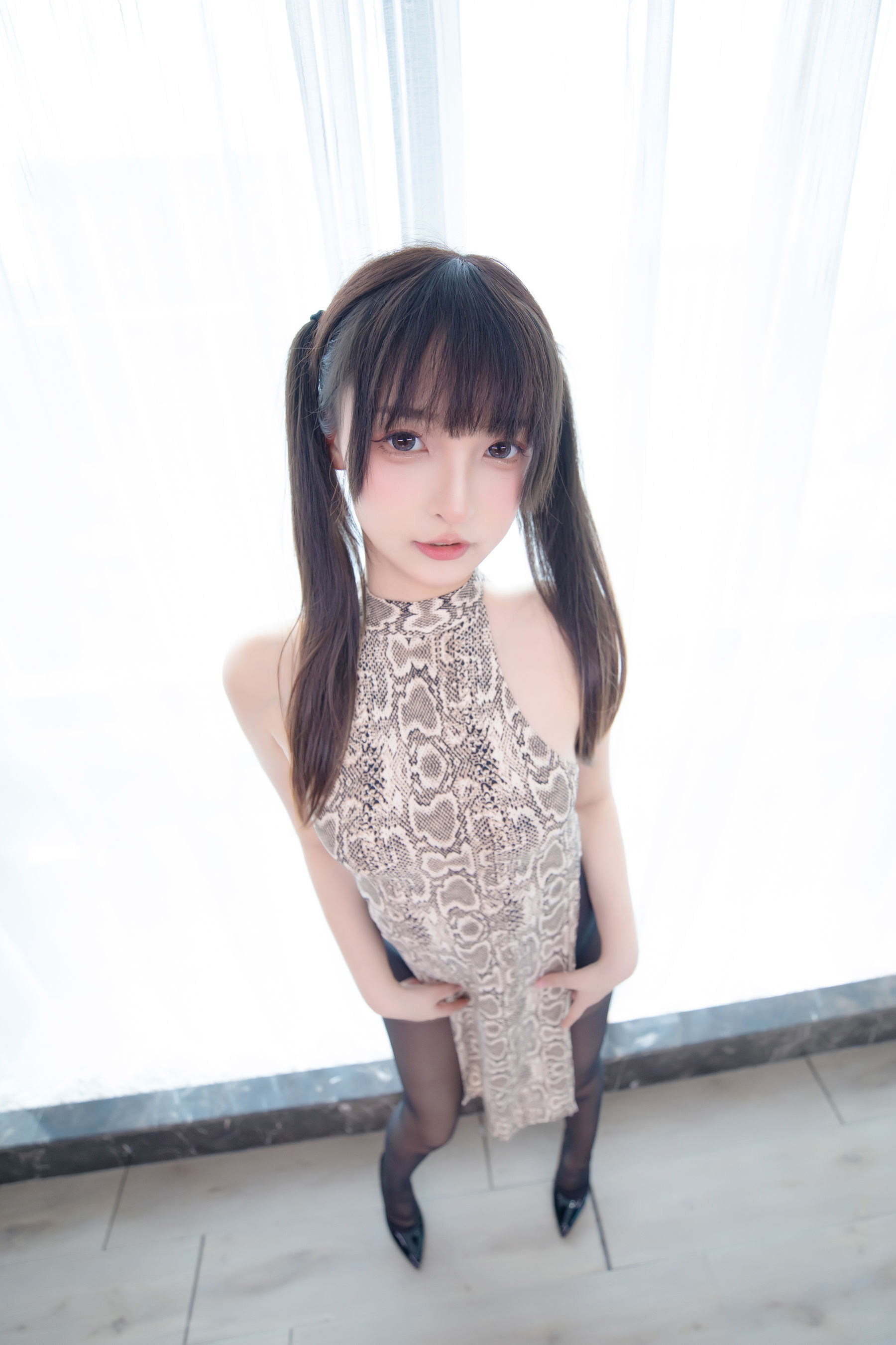 [福利COS] 萝莉神楽板真冬 之蟒纹旗袍
