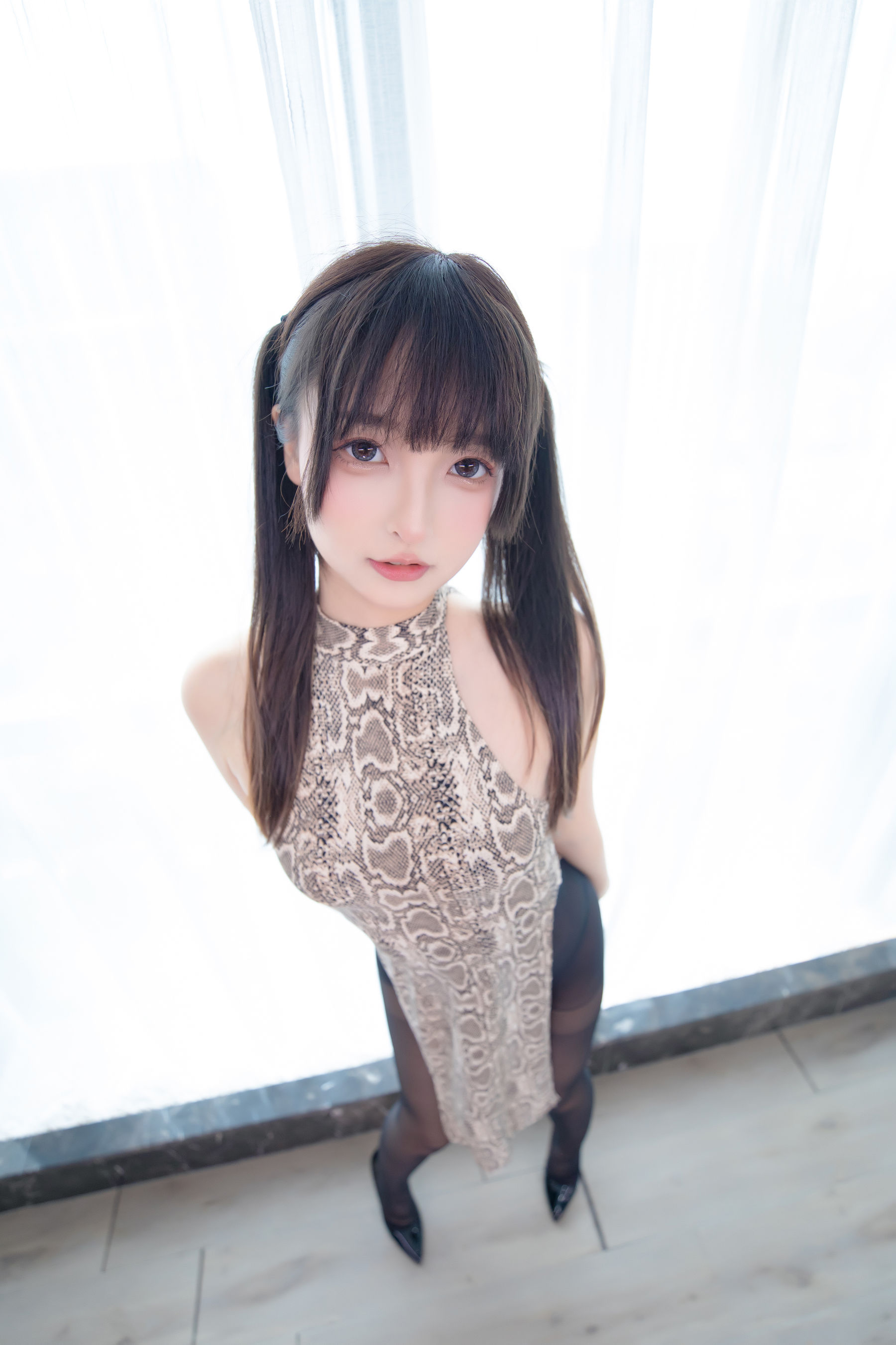 [福利COS] 萝莉神楽板真冬 之蟒纹旗袍