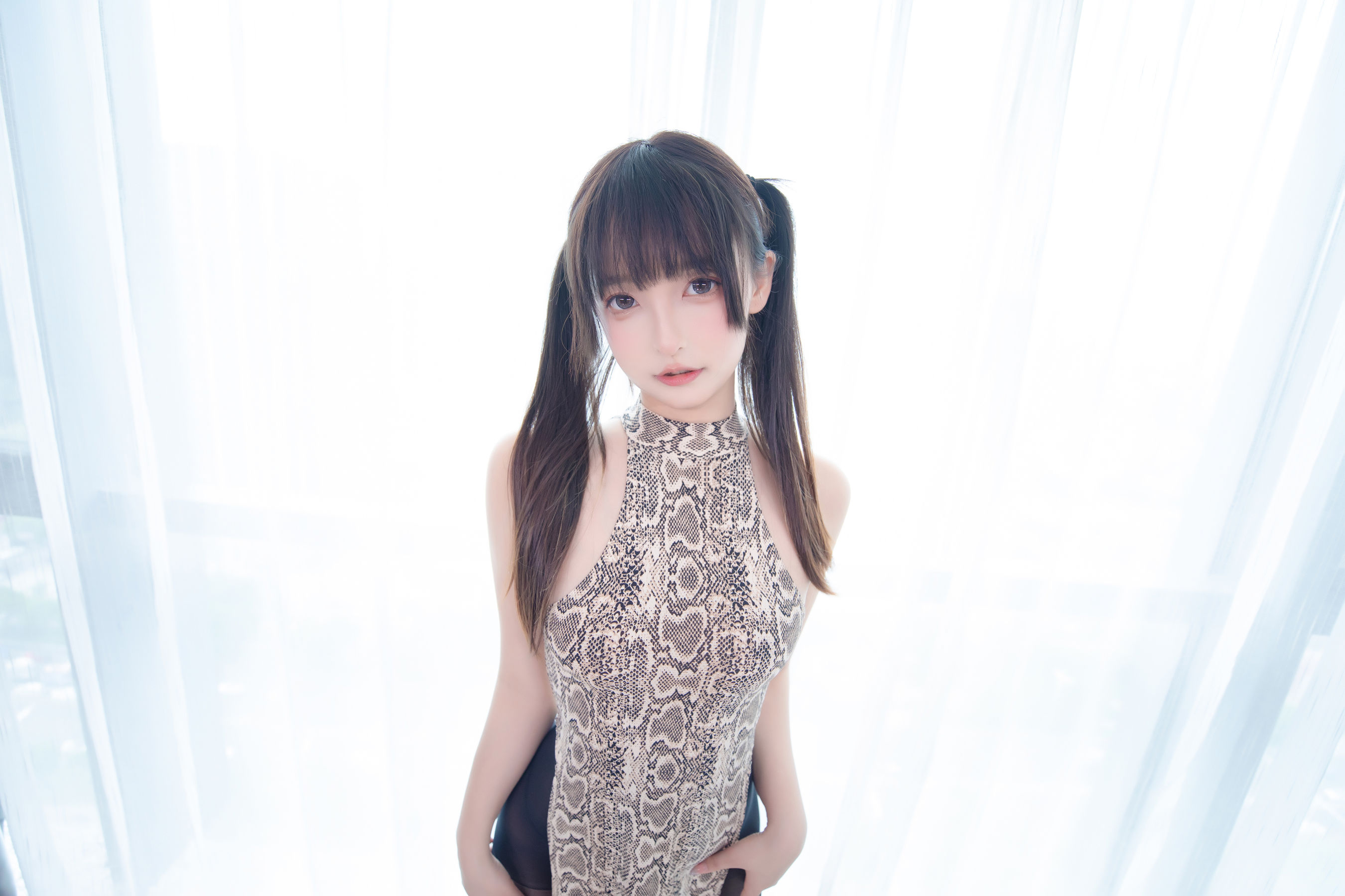 [福利COS] 萝莉神楽板真冬 之蟒纹旗袍