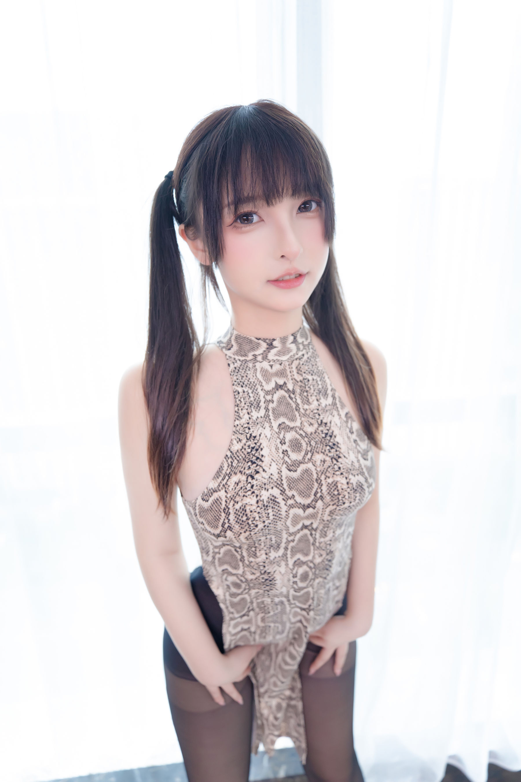 [福利COS] 萝莉神楽板真冬 之蟒纹旗袍
