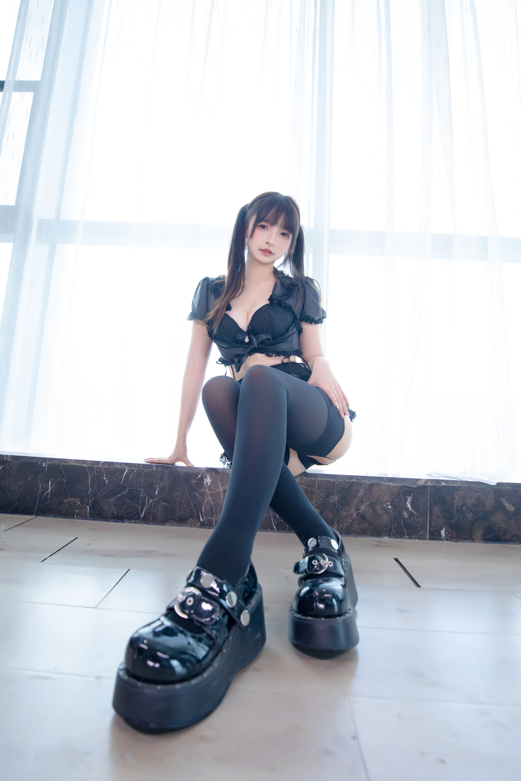 [福利COS] 萝莉神楽板真冬 之足底星光