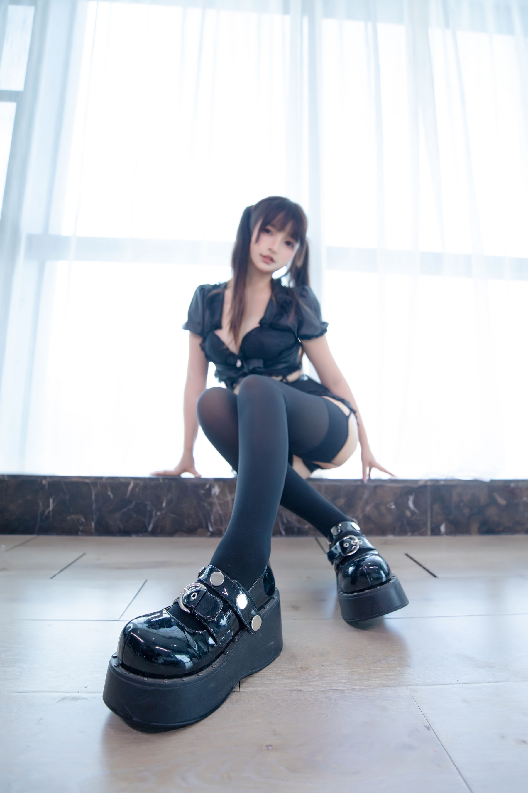 [福利COS] 萝莉神楽板真冬 之足底星光