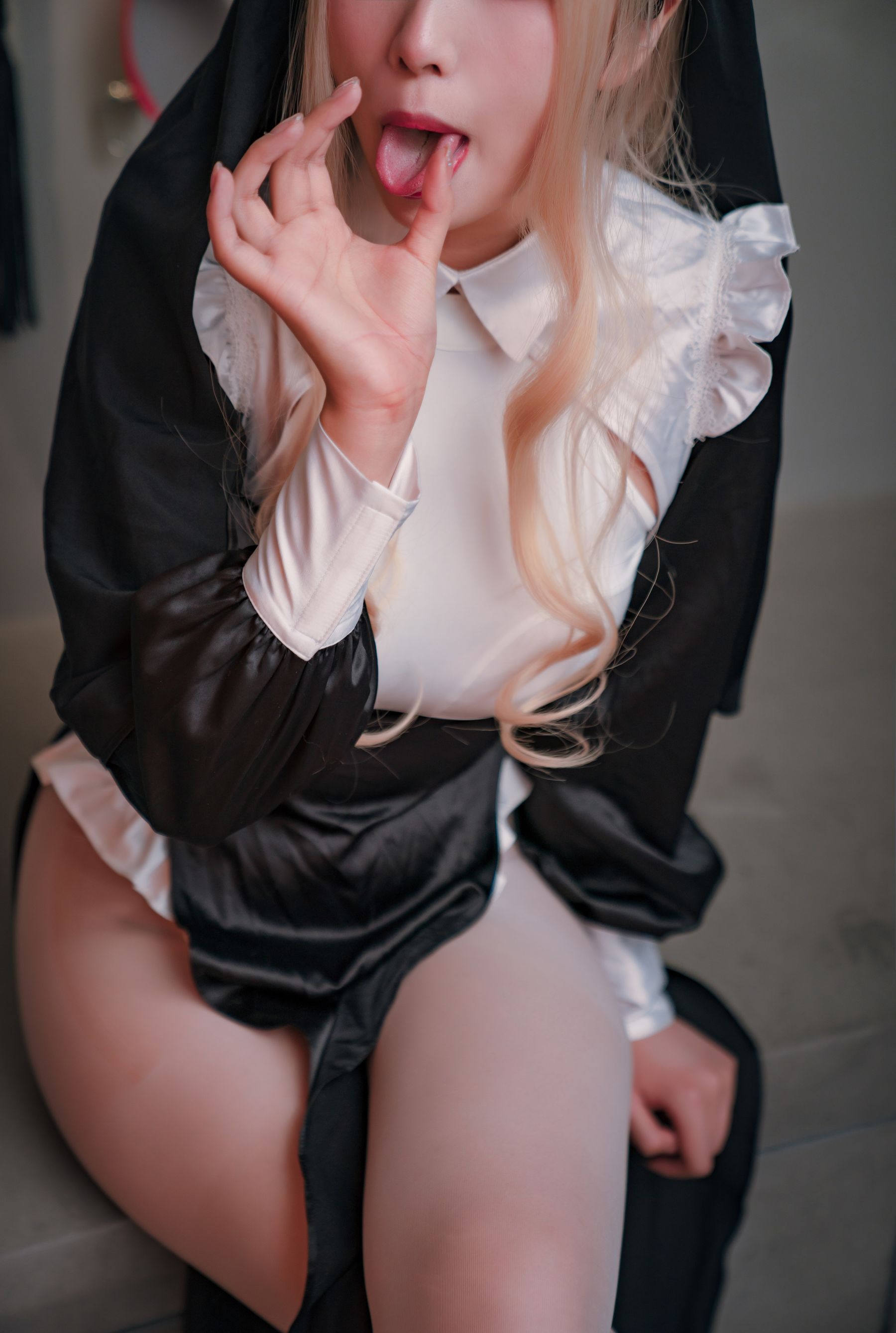 [福利COS] 轩萧学姐 - 修女