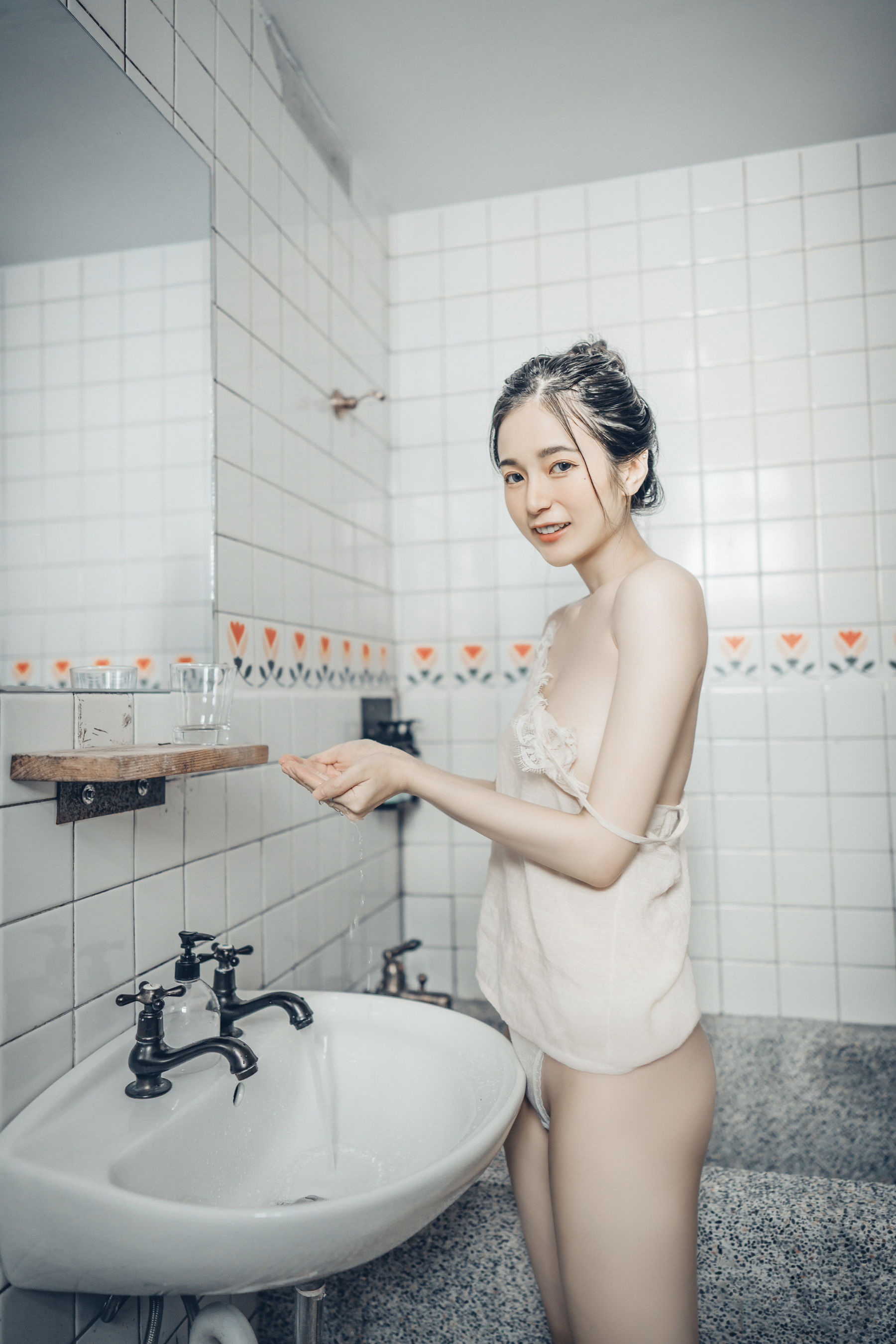 [福利COS] 辰辰 - 浴室里的天使