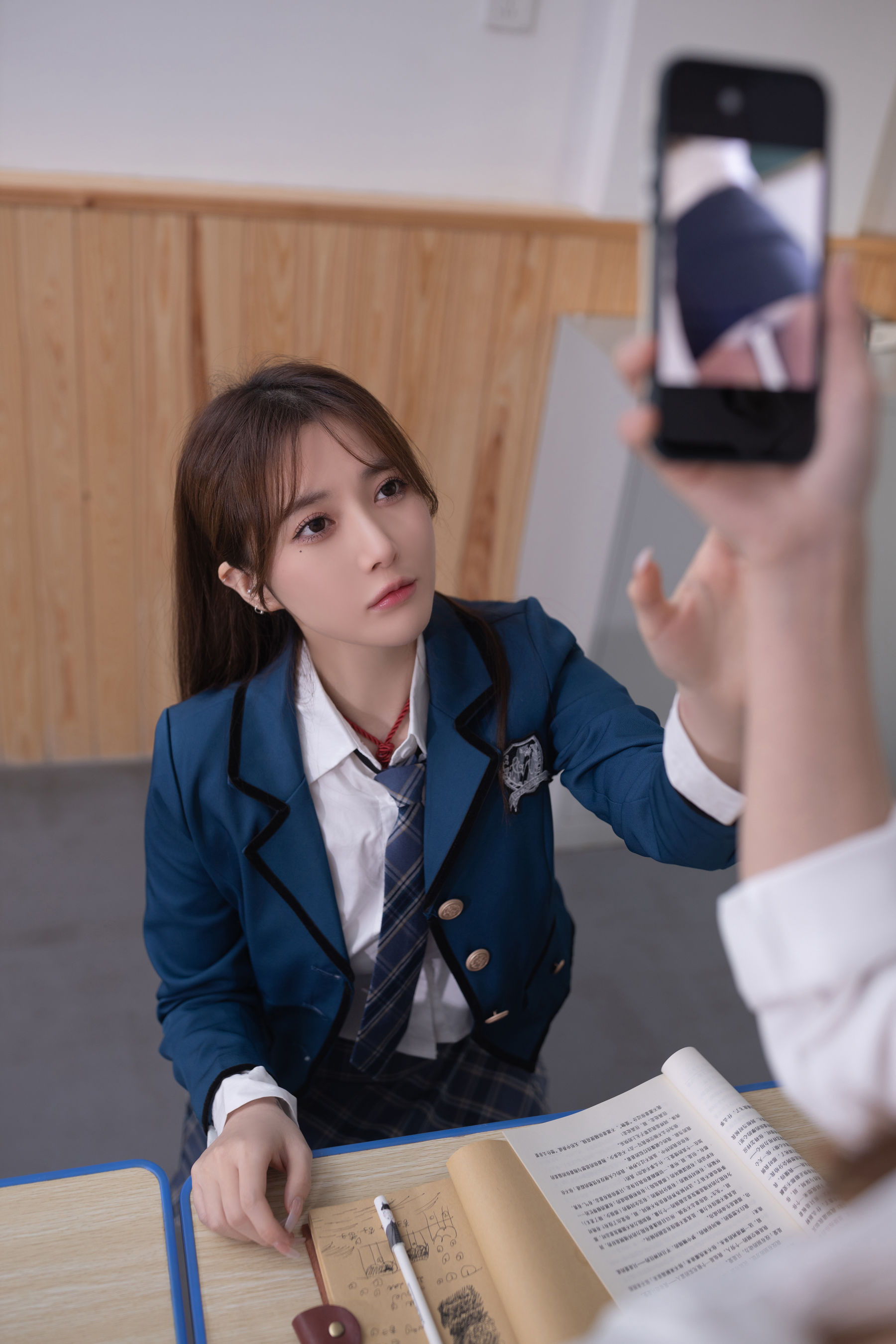 [福利COS] 鱼子酱 教室写真