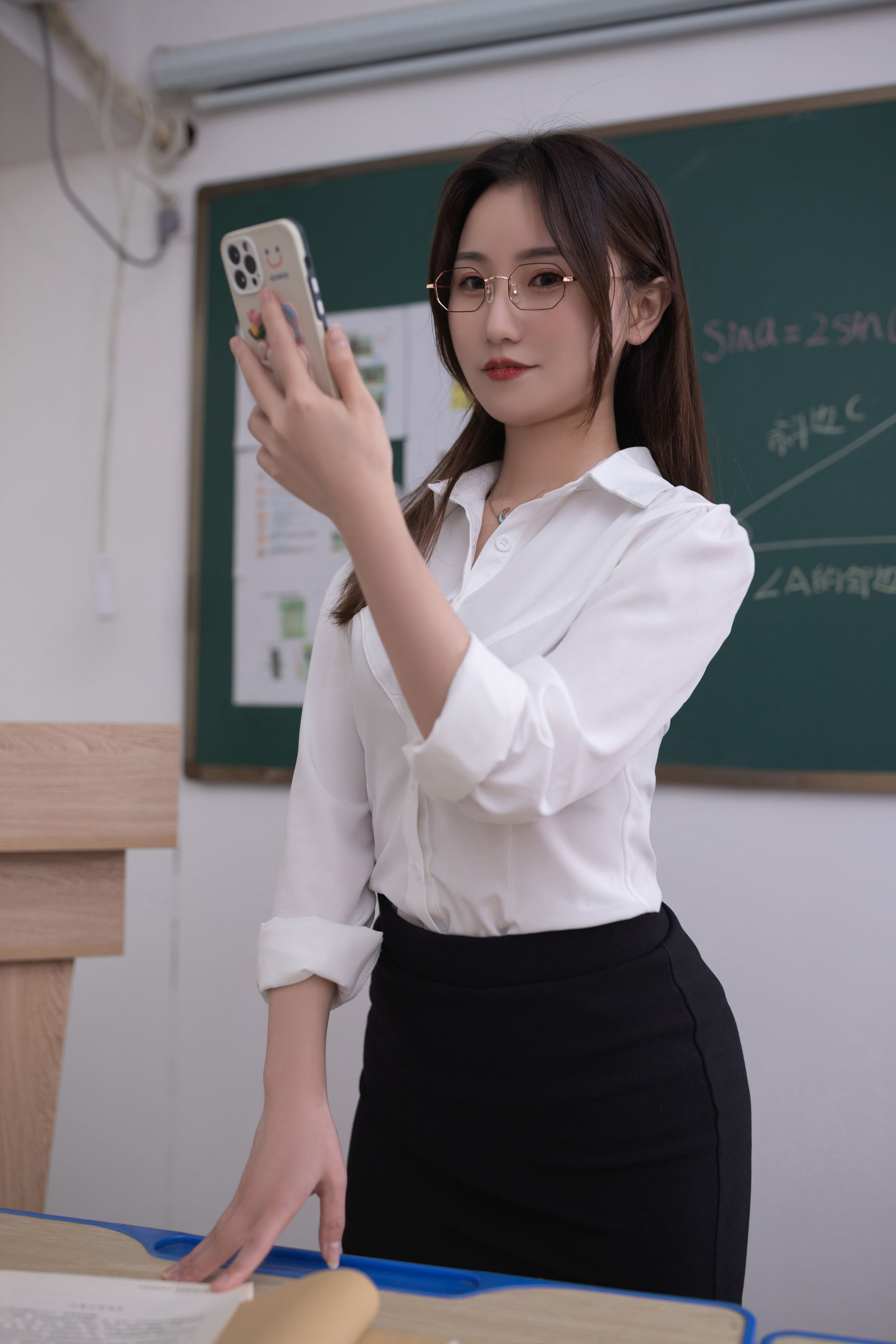 [福利COS] 鱼子酱 教室写真