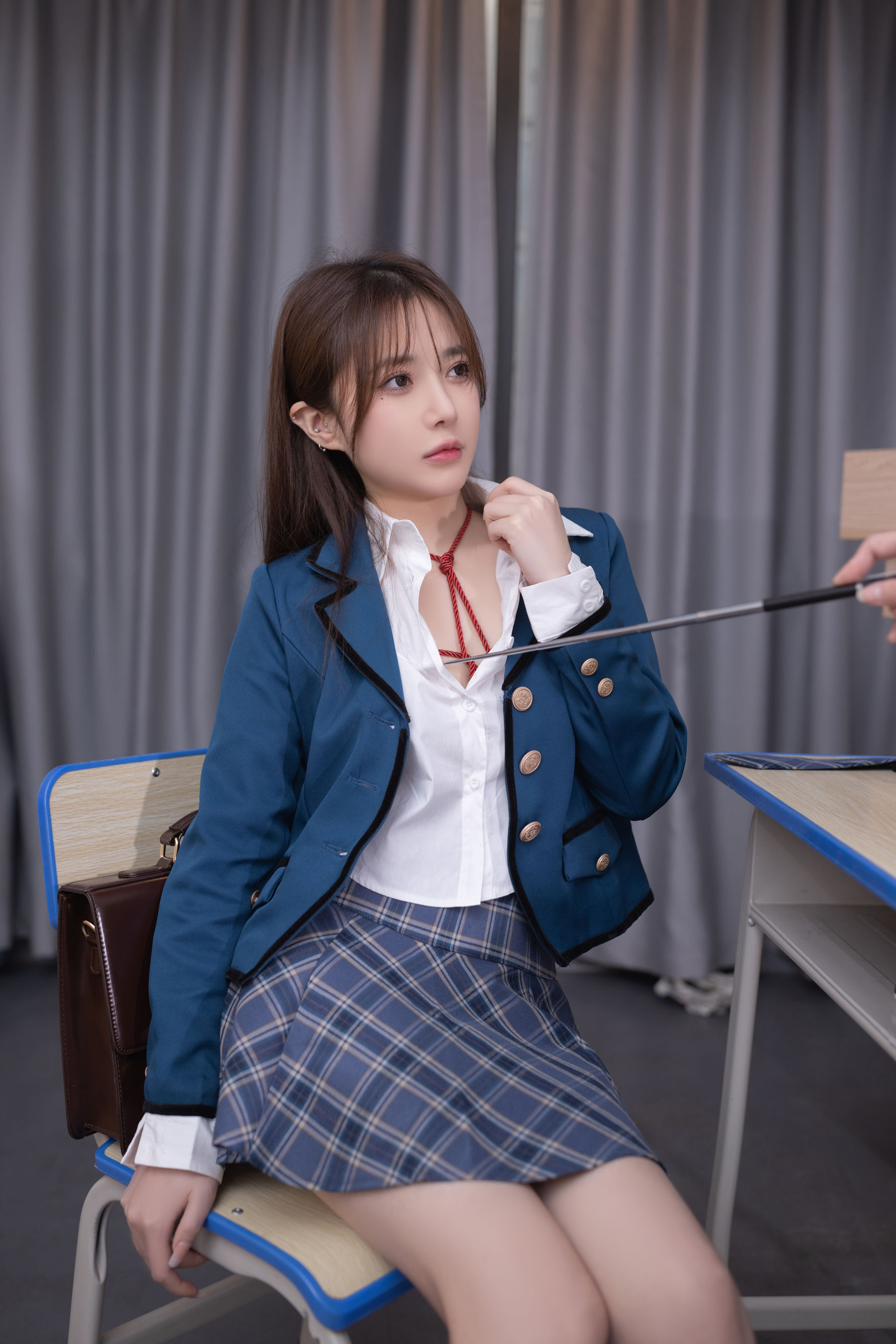[福利COS] 鱼子酱 教室写真