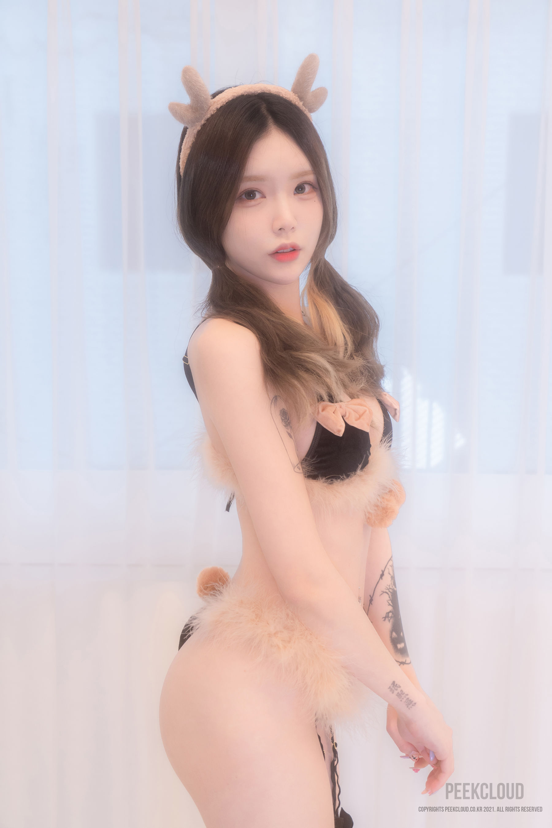 [PEEKCLOUD]  GirlCrush Bomi x Yuka - Christmas Twin Edition Xmas