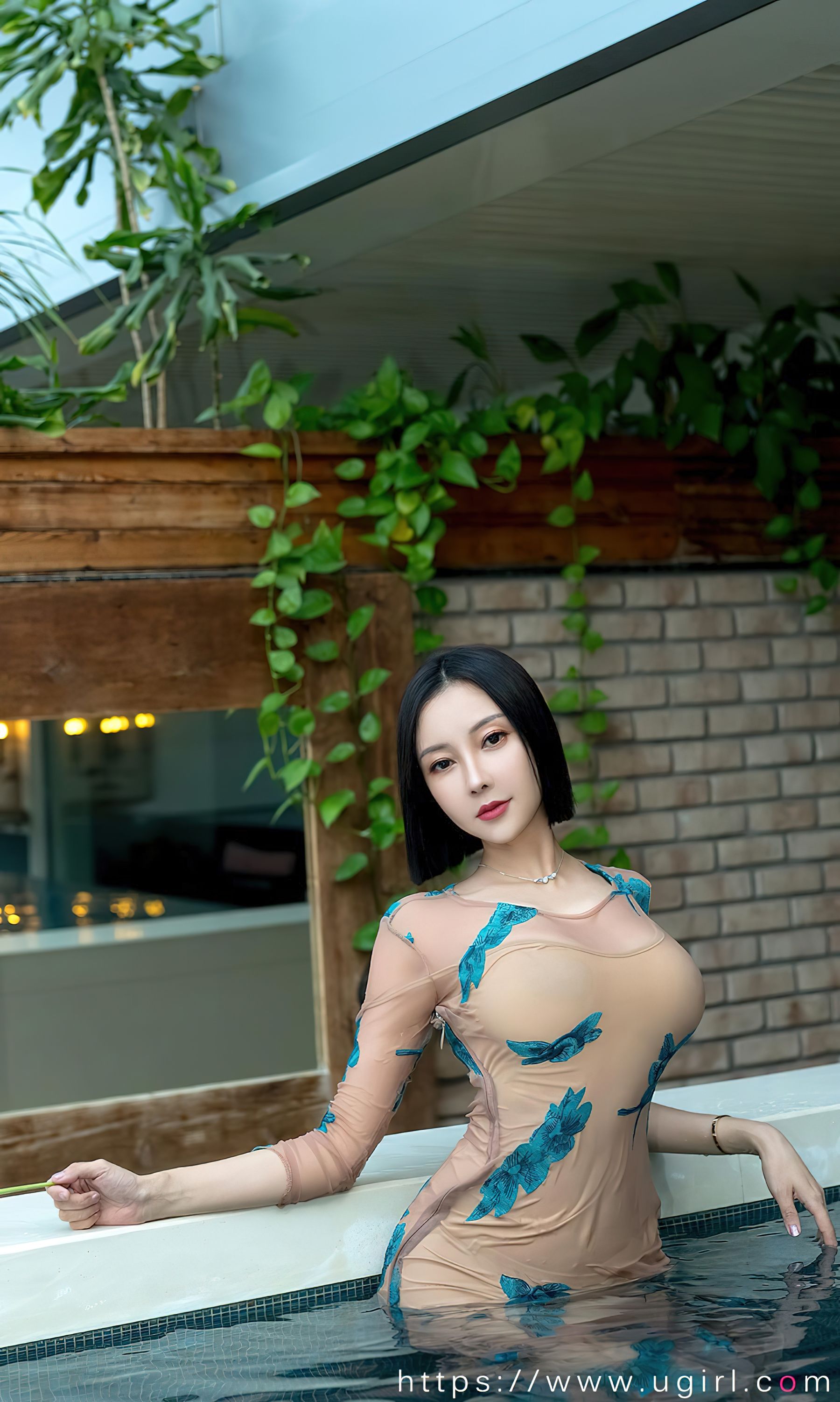 [爱尤物Ugirls] No.2448 果儿Victoria 爱情乐章