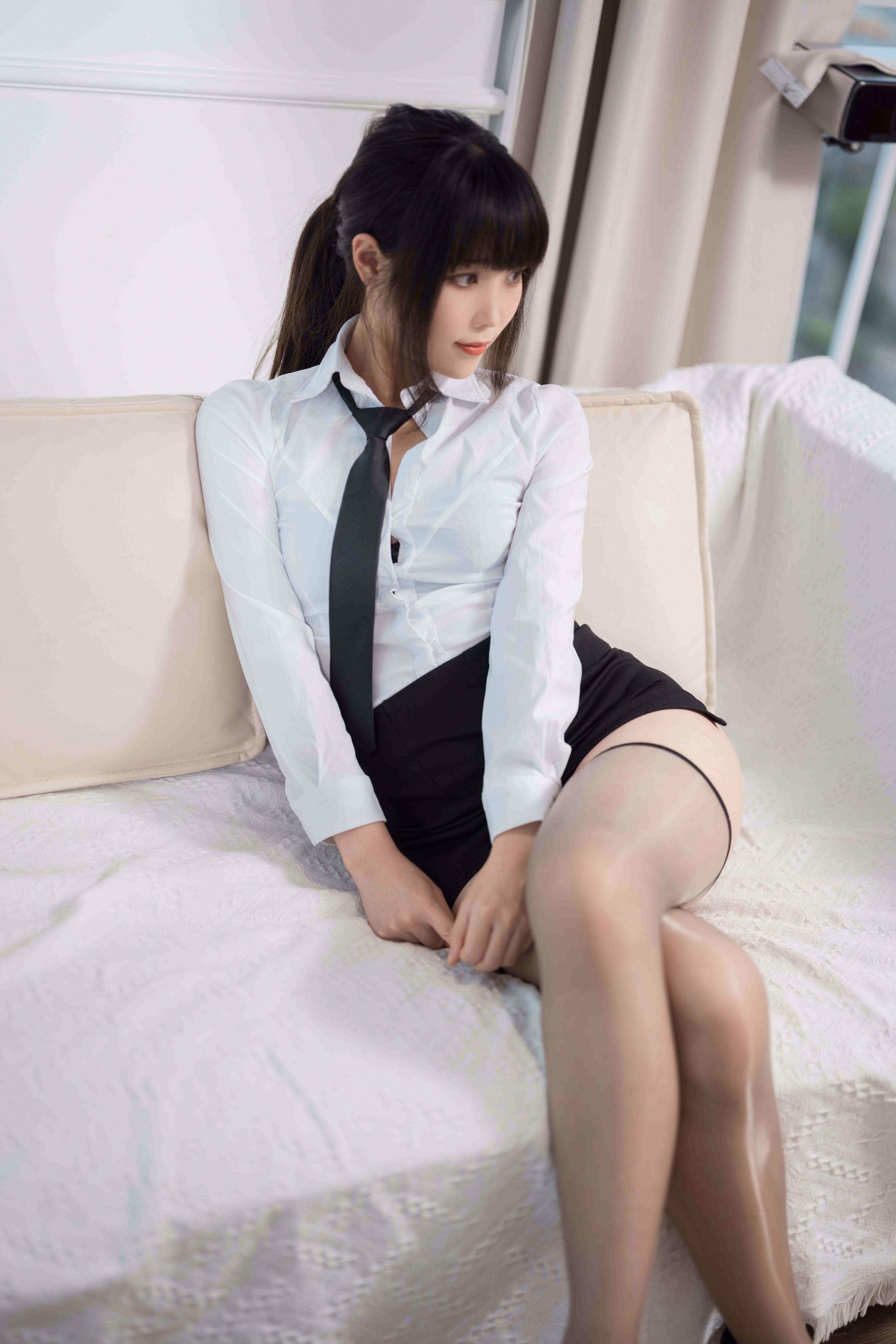 [福利COS] Cosplay汪知子 - OL黑丝